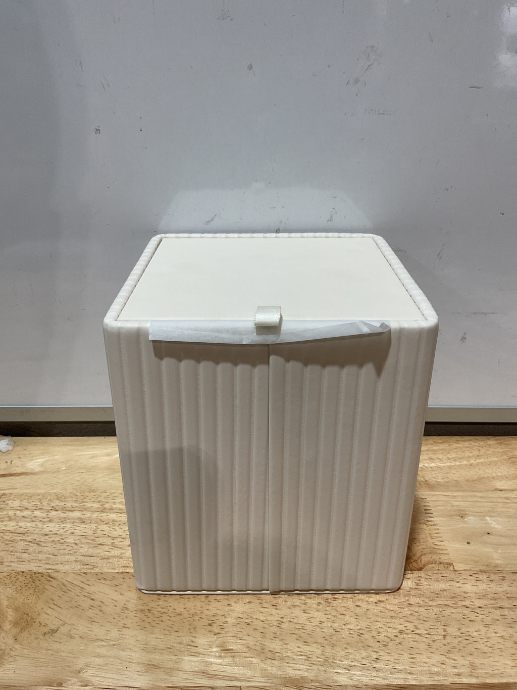 Funda de caja de pañuelos de cuero sintético con cierre magnético (Raya Beige)