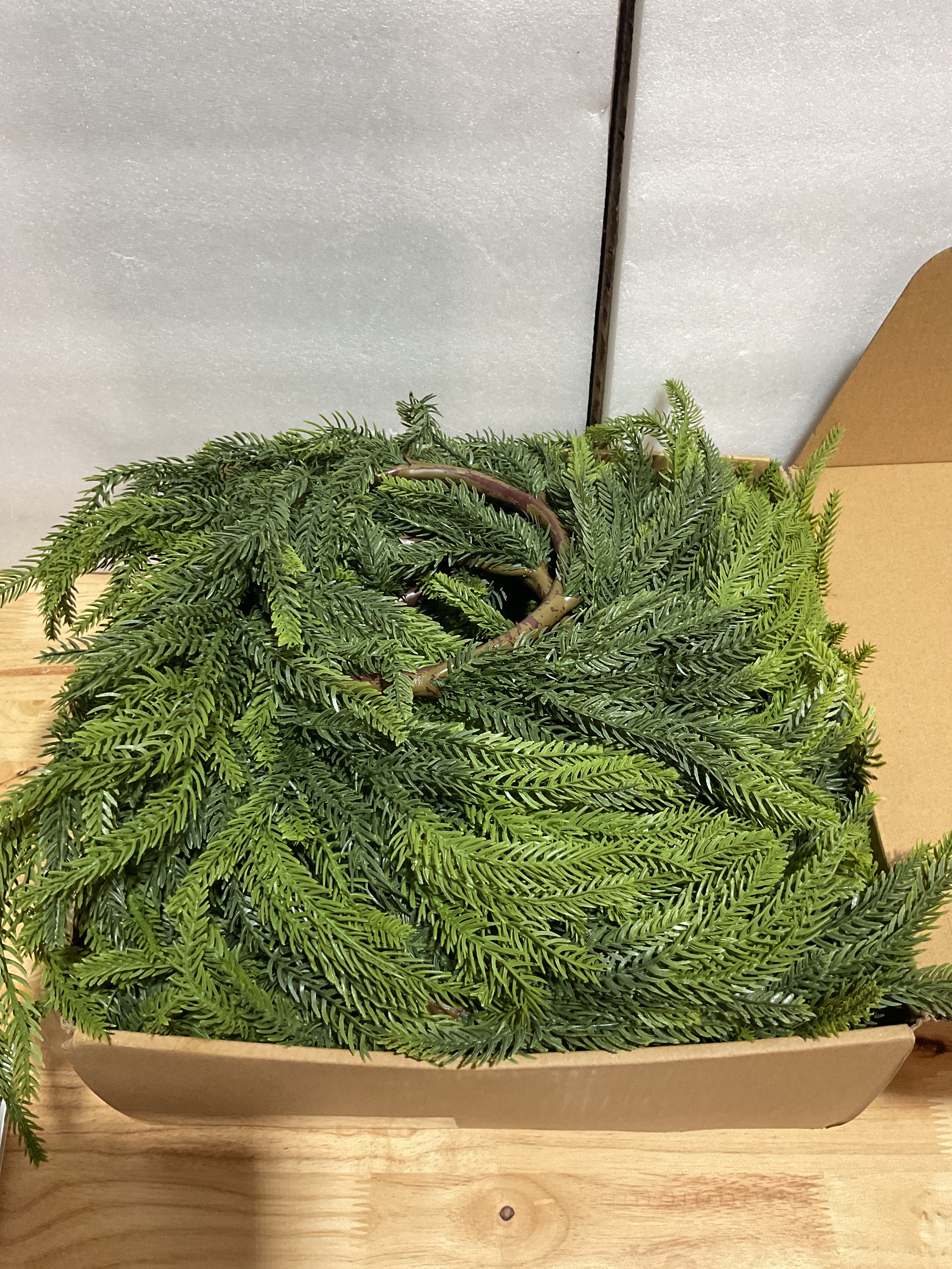 Guirnalda Navideña Norfolk Pine 9FT – Set de 2 Piezas | Decoración Artificial para Interiores y Exteriores