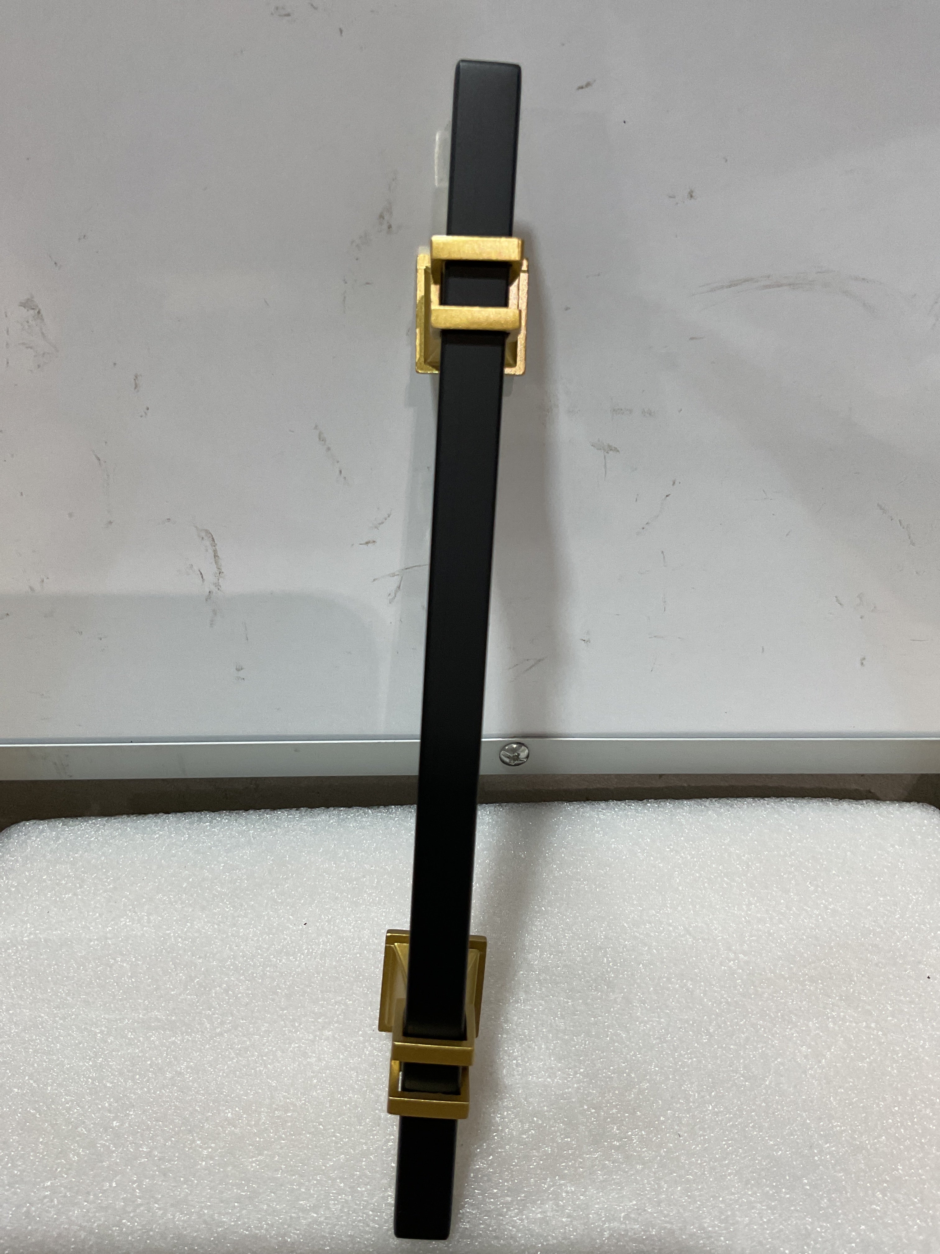 Jaladeras de Gabinete Negro y Dorado Lepatape 5" | Pack 10 unidades – Cocina y Vestidor