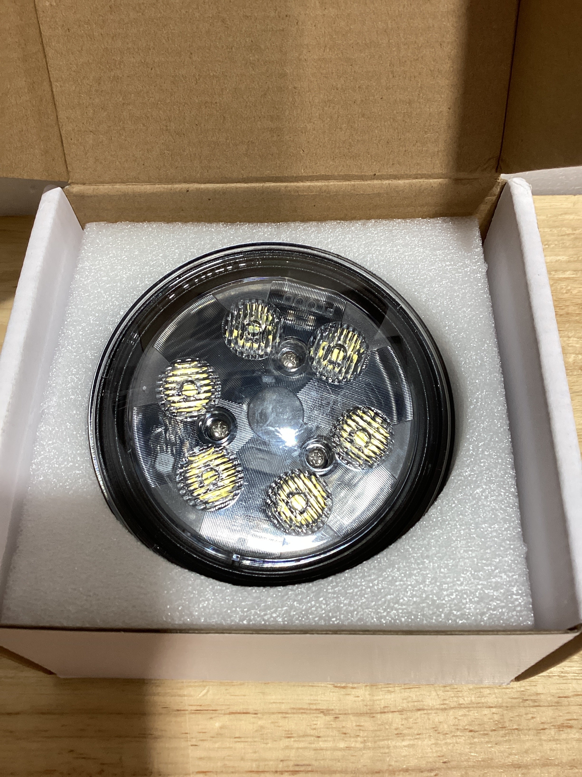 Luz de Trabajo LED Par 36 CUCNEXT — 18W, IP67, 9-32V, Haz Amplio para Tractor, Avioneta y Embarcación