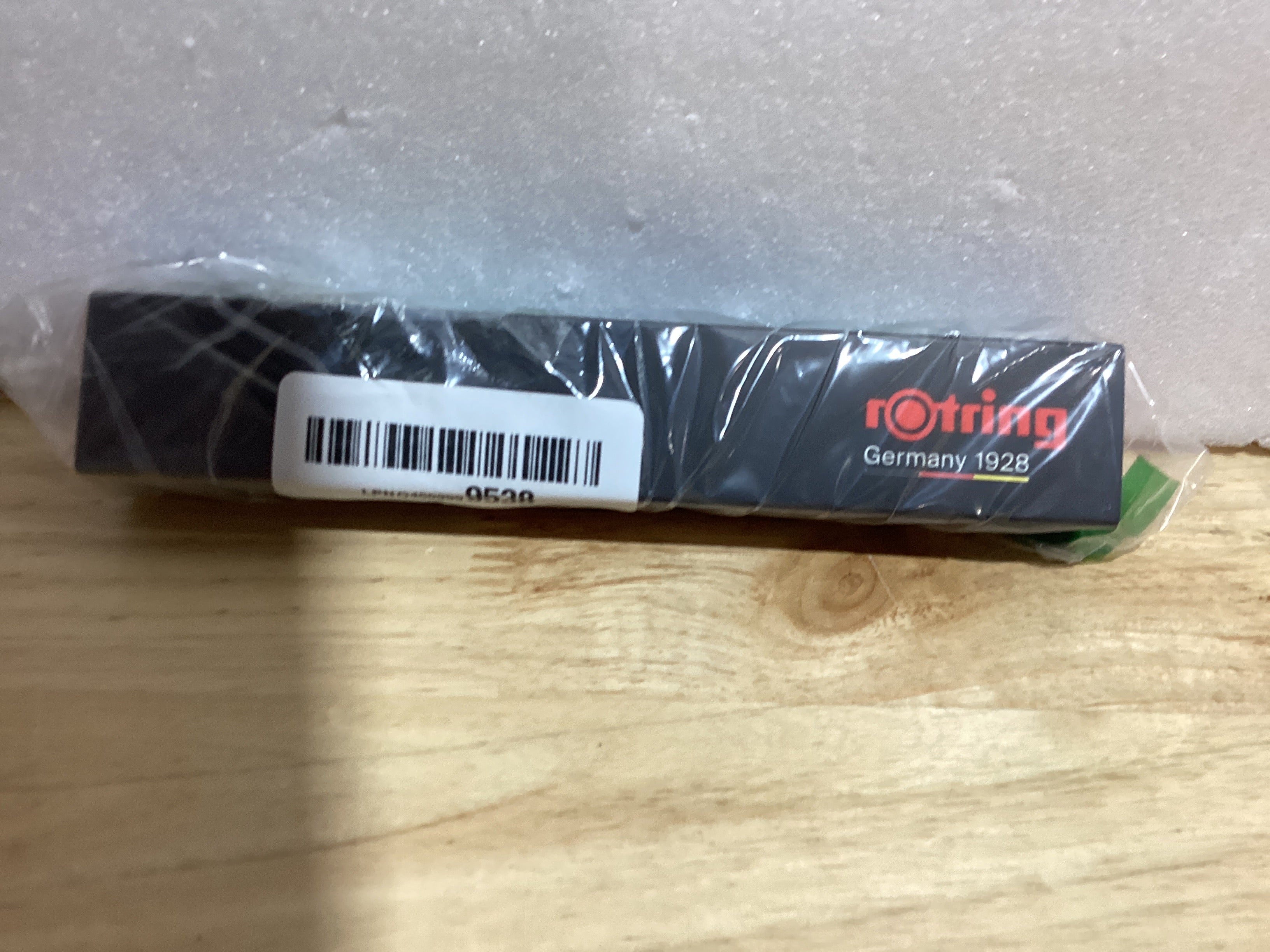 Bolígrafo rOtring 600 | Verde | Punta Media | Tinta Negra | Recargable | Escritura Premium