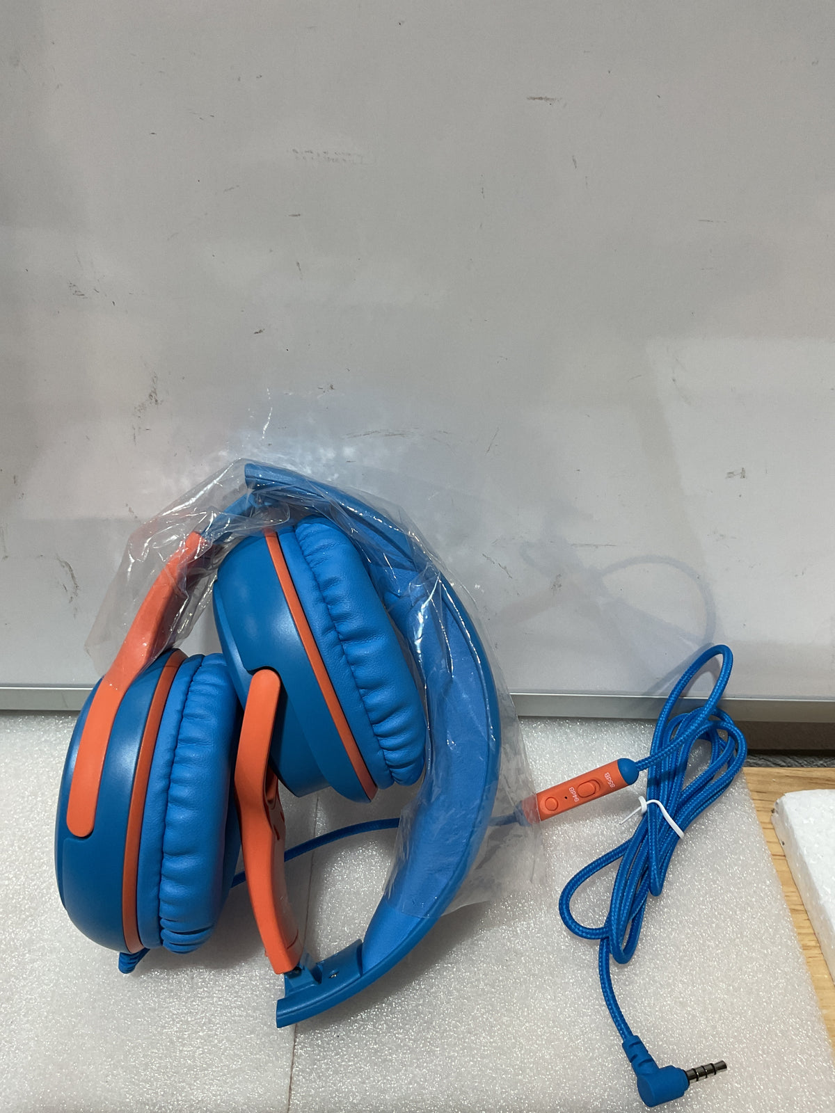 Audífonos con Cable para Niños Awatrue – Con Micrófono, Limitador de Volumen 85/94dB, Plegables