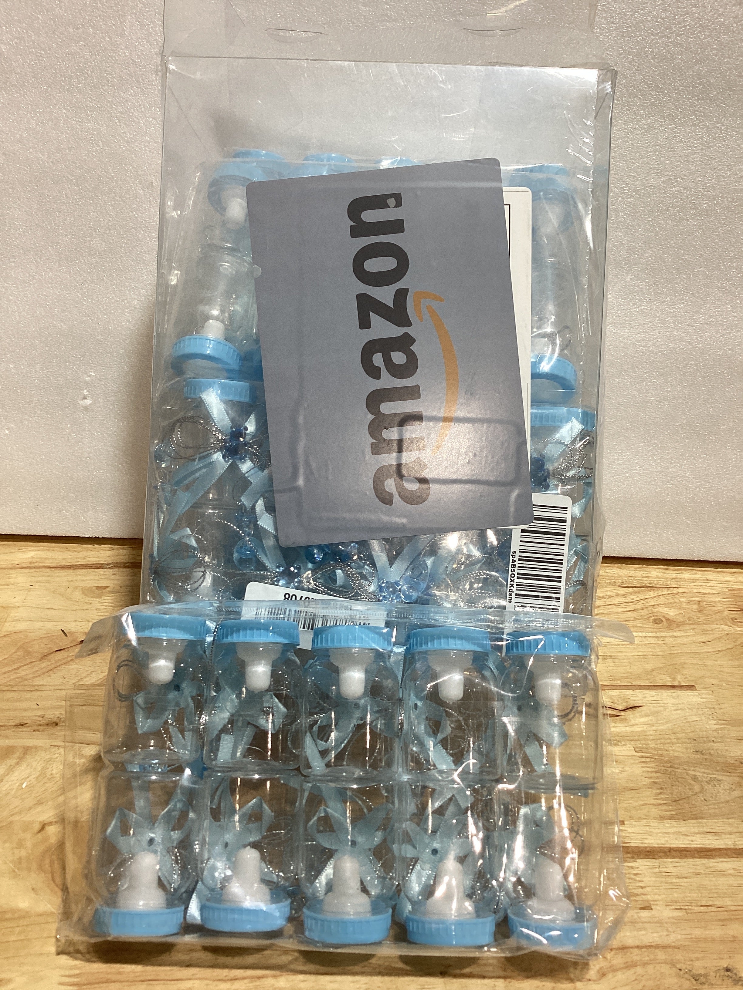 Mini Biberones Decorativos para Baby Shower x62 – Botellas Plásticas con Osito, Listones y 500 Stickers de Agradecimiento, Color Azul
