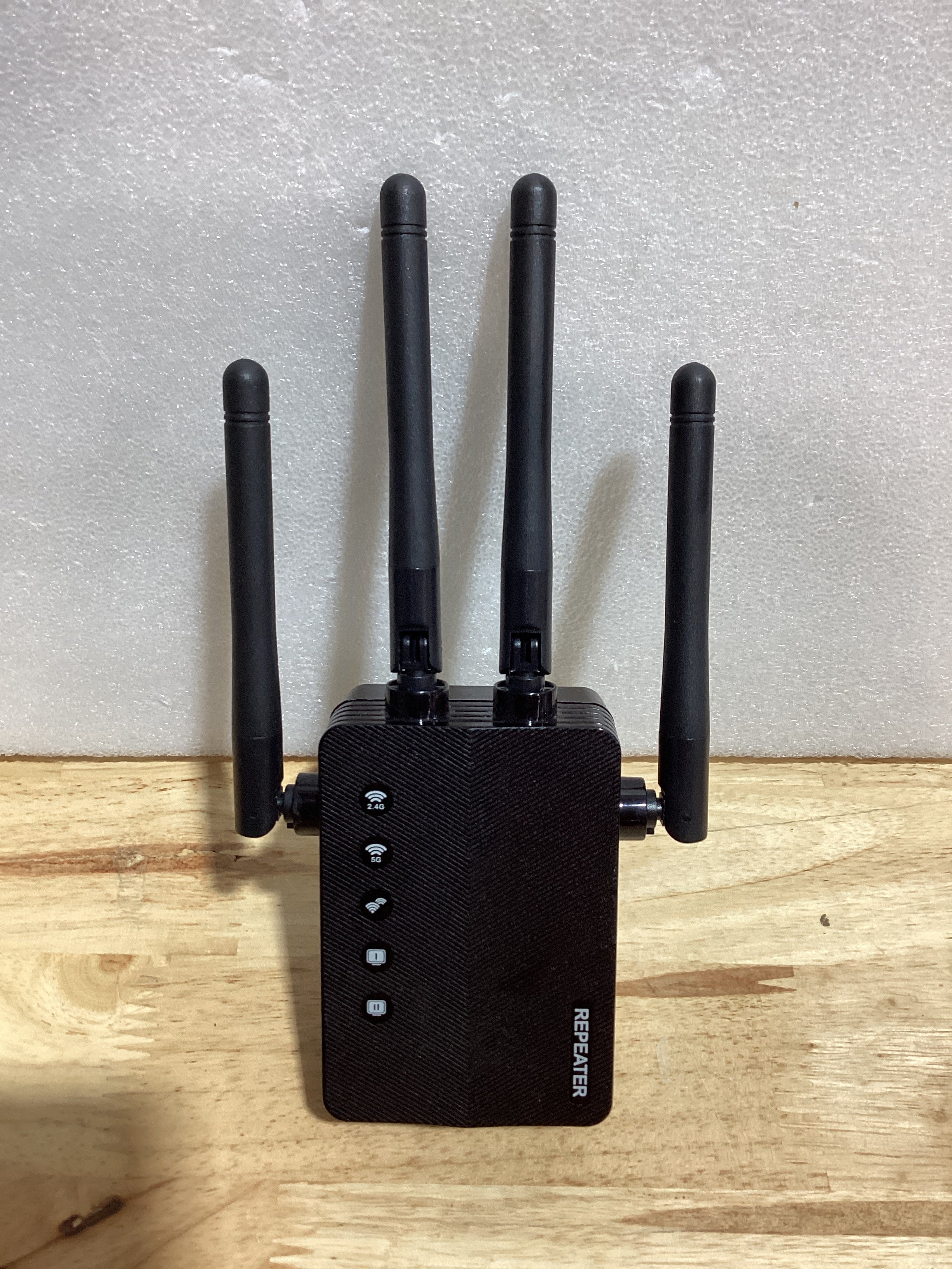Repetidor y Amplificador de Señal WiFi — Extiende la Cobertura Inalámbrica en Todo tu Hogar u Oficina