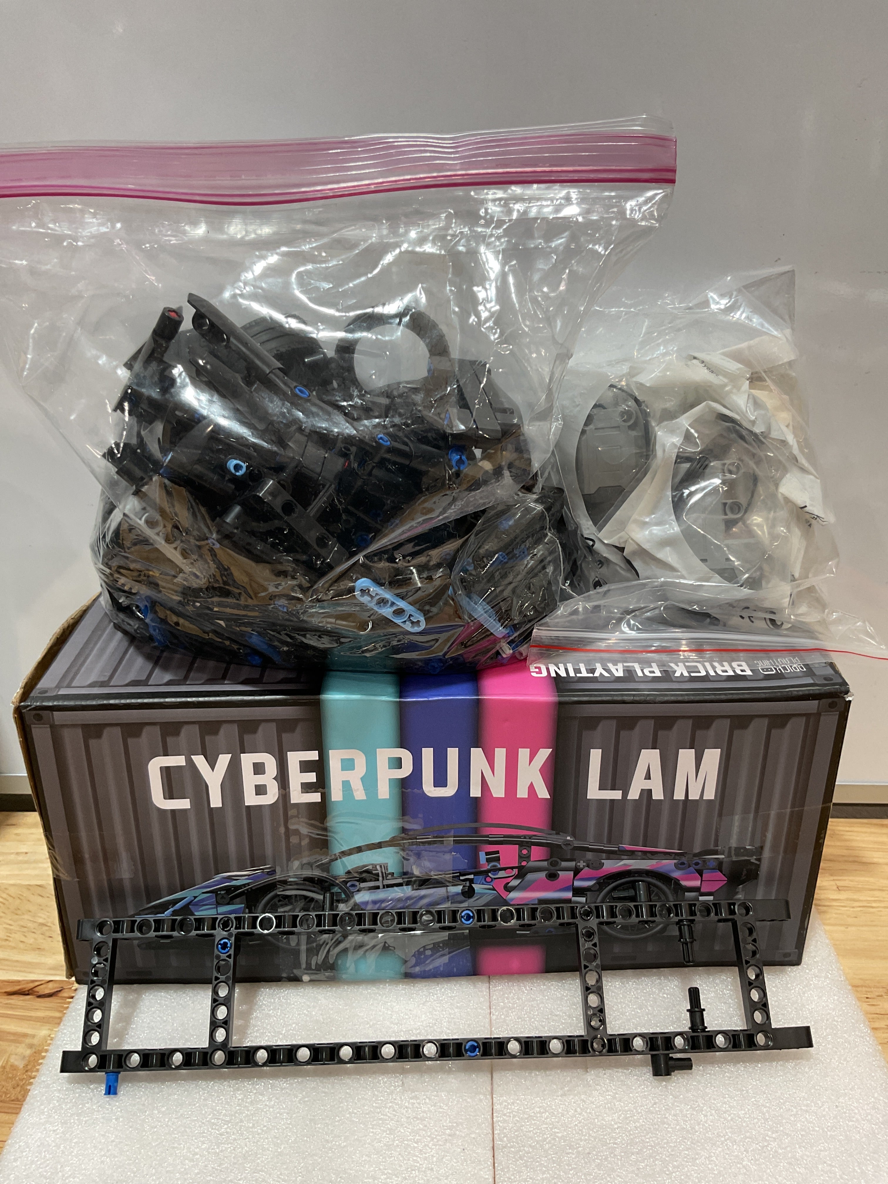Kit de Bloques de Construcción Cyberpunk Racecar – 1314 Piezas | Brick Plaything (6+ años)
