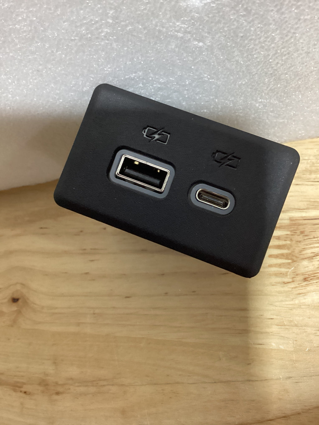 Adaptador USB Auxiliar MAD HORNETS #13525889 — Compatible con Silverado y Sierra 1500, 2500 y 3500
