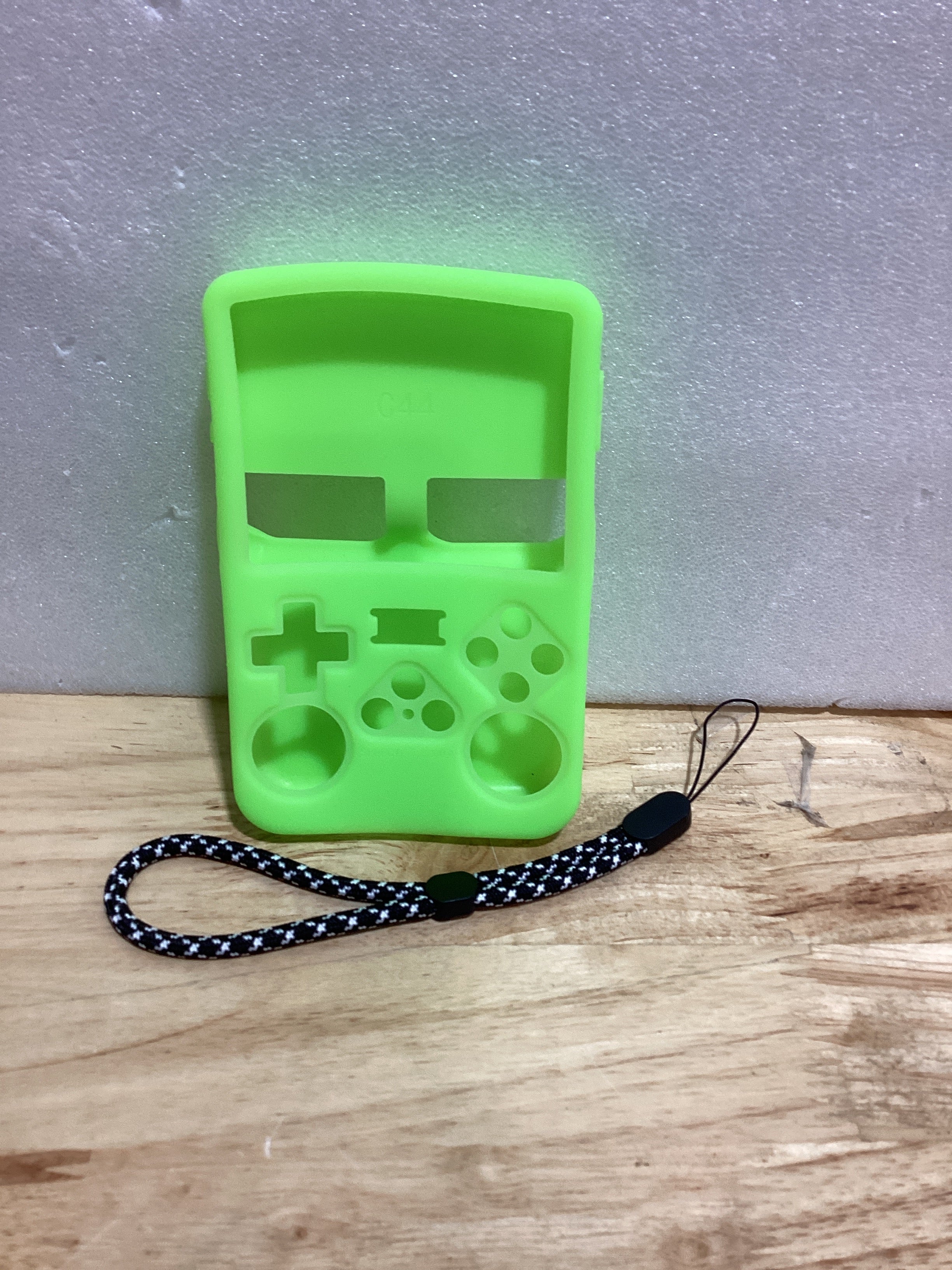 Funda protectora de silicona para ANBERNIC R36S, funda de silicona con cordón negro, cubierta protectora, accesorios para consola de juegos portátil (verde)