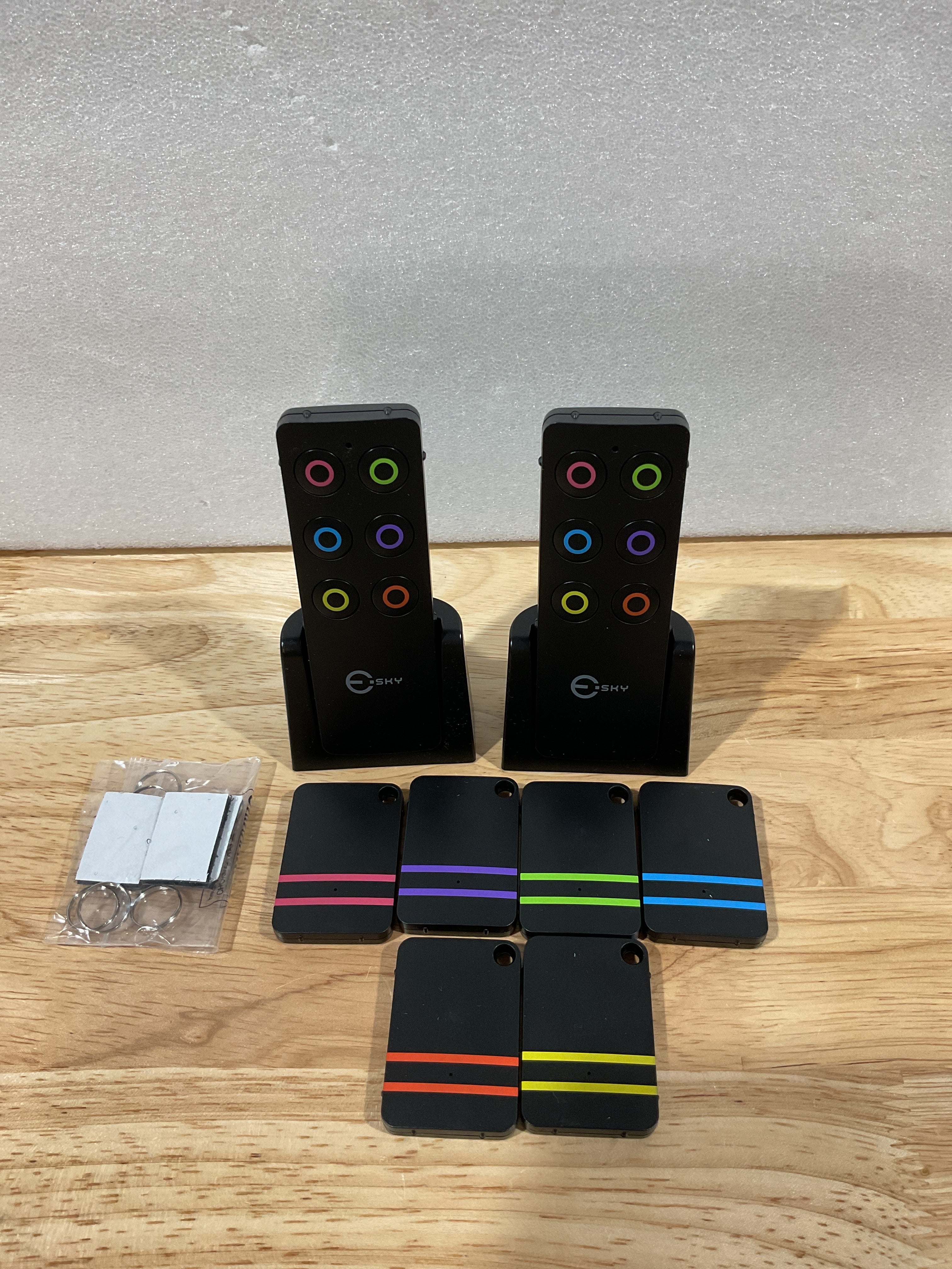 Localizador de Llaves Esky 85dB – 2 Transmisores y 6 Receptores Delgados, Alcance 30m, Tecnología RF sin App