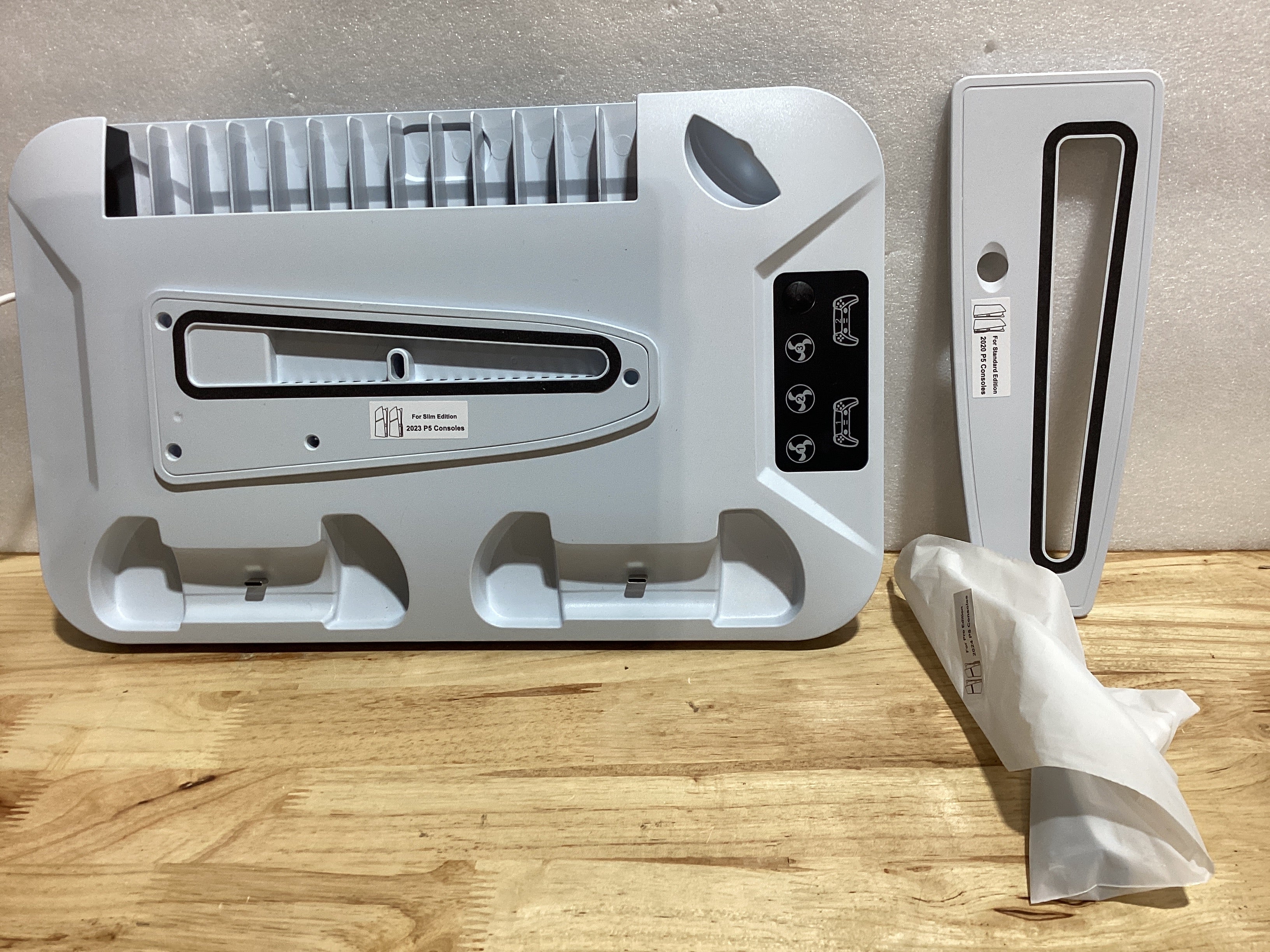 Base de Enfriamiento para PS5, PS5 Slim y PS5 Pro – Estación de Carga para Controles, Ventilador y 3 Puertos USB