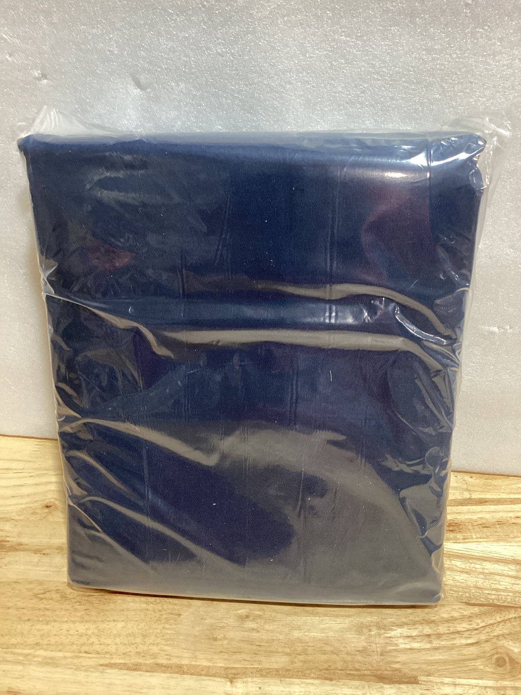 Amazon Basics - Juego de sábanas de microfibra ligeras, ultrasuaves y de fácil cuidado, 3 piezas, con bolsillos de 14 pulgadas de profundidad, tamaño Twin XL, azul holandés, diseño sólido