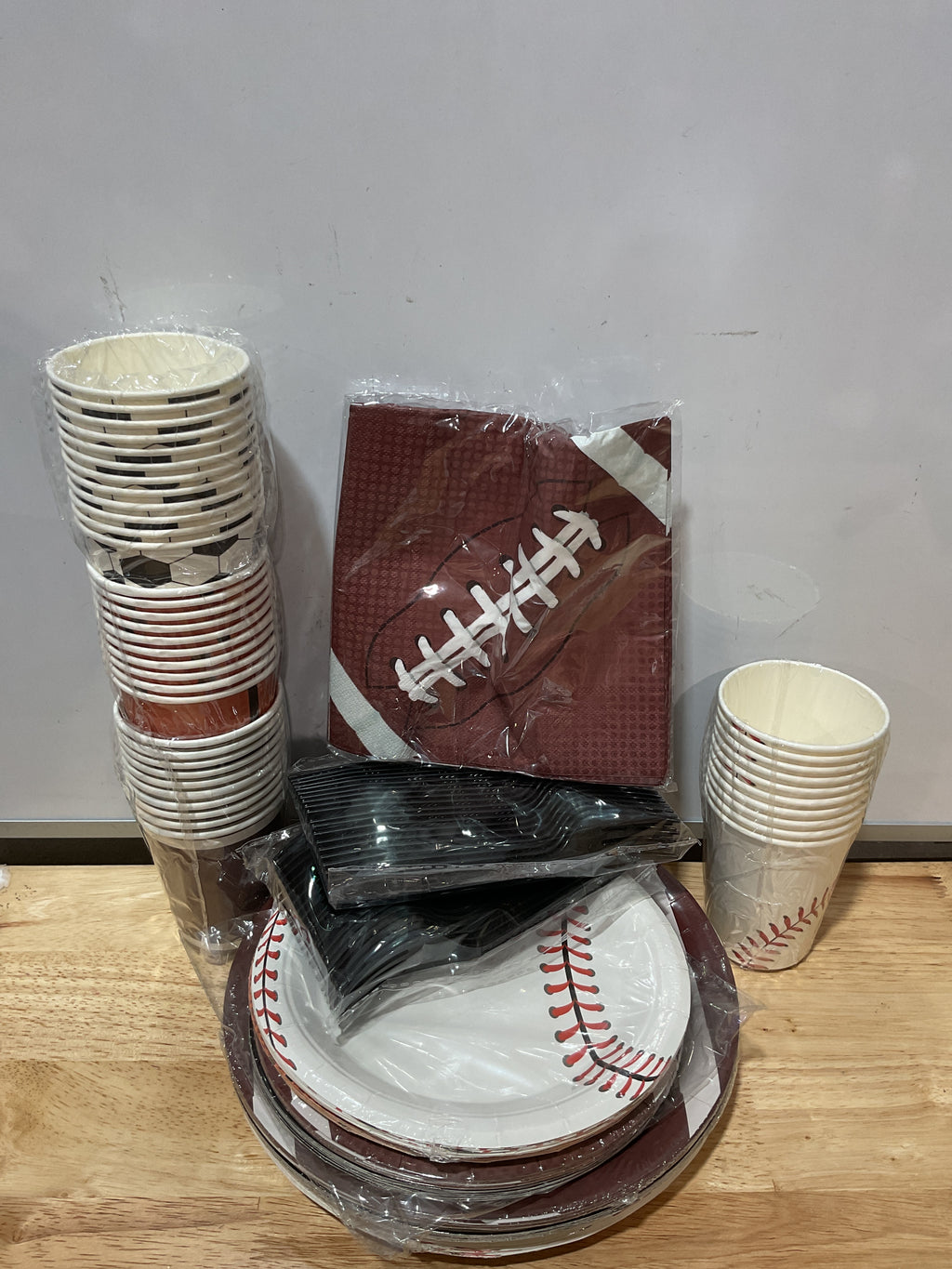 Ziliny Set de Vajilla Desechable para Fiestas Deportivas 200 Piezas – Sirve 40 Invitados
