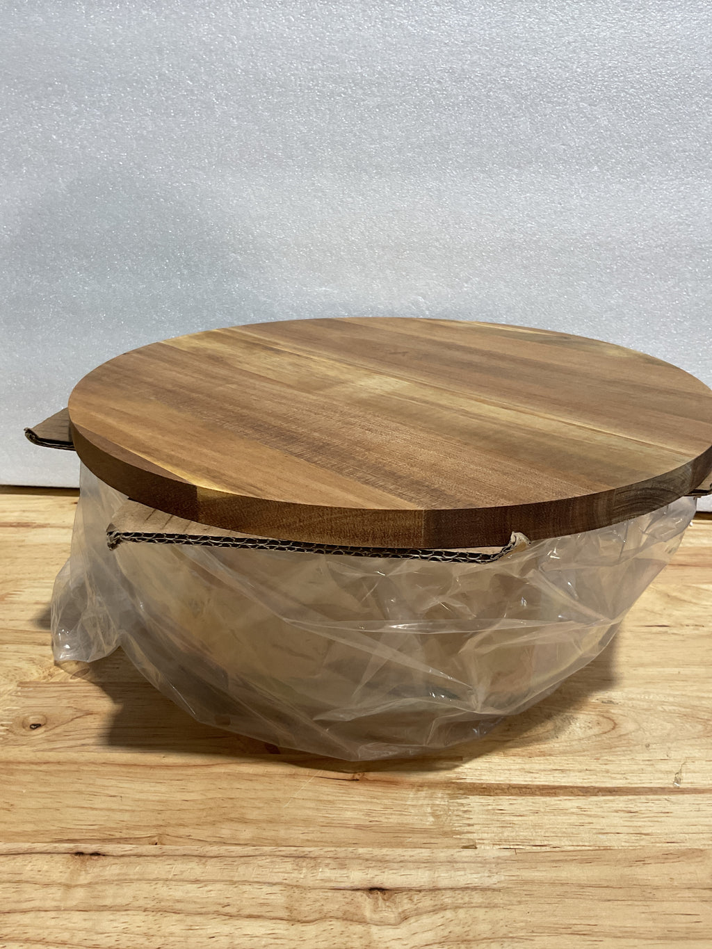 Base para Pastel de Madera con Domo Acrílico – Tabla de Charcutería 2 en 1