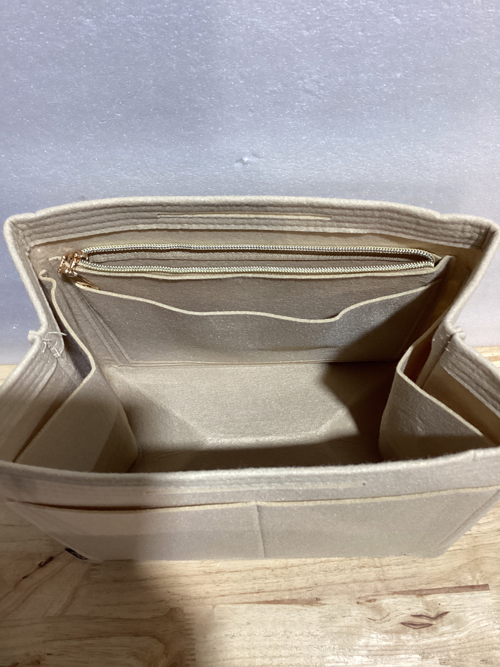 OPPOSHE Organizador de Bolso para Bolsos de Mano, Organizador de Inserción de Bolso de Fieltro Suave para Bolso de Mano, Compatible con LV, Coach, MK, Kate Spade, Goyard, Longchamp (Beige, Mediano)