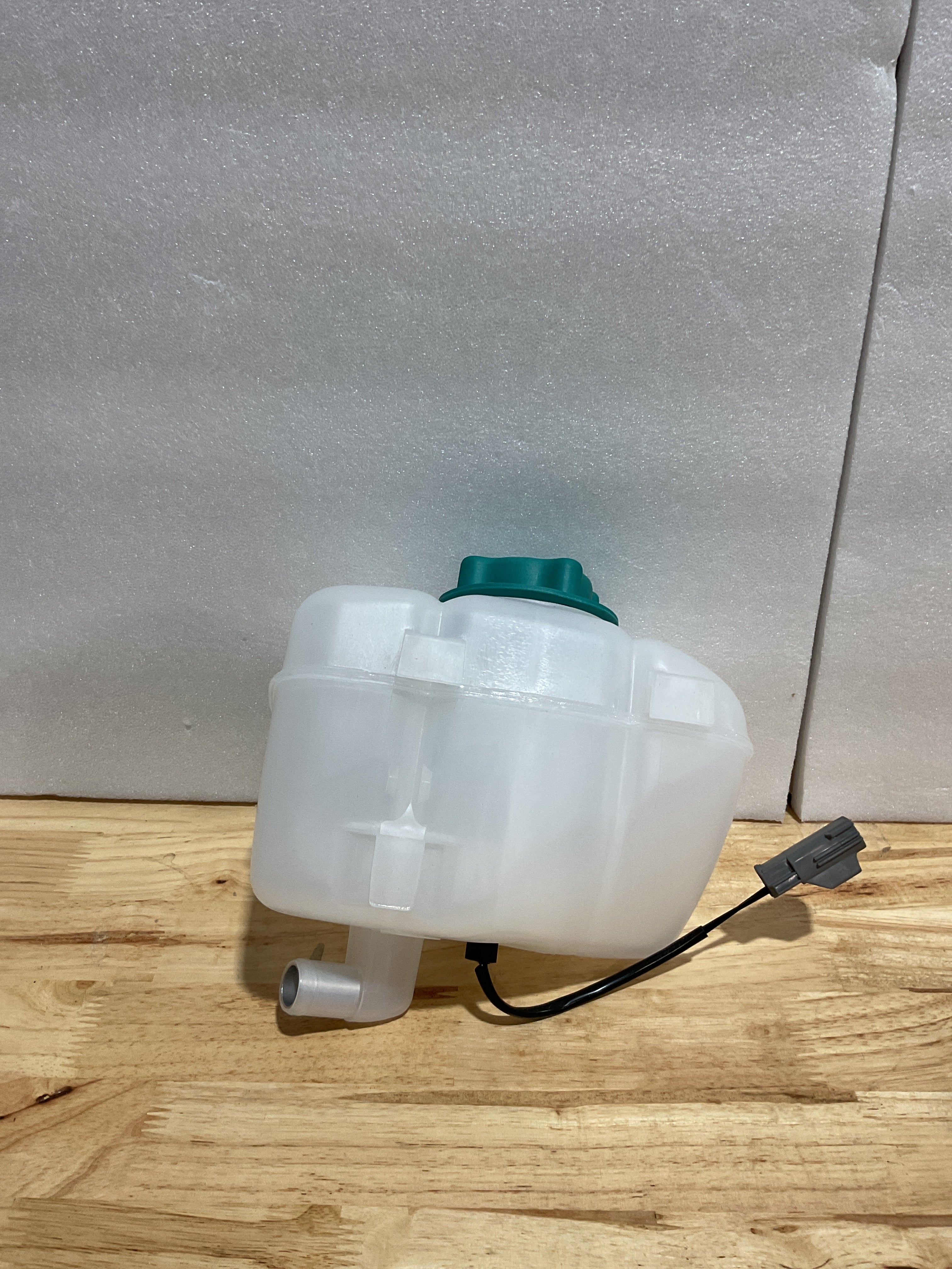 Depósito de Refrigerante con Tapa y Sensor para Volvo XC90 2003-2014 – Reemplaza 30760100