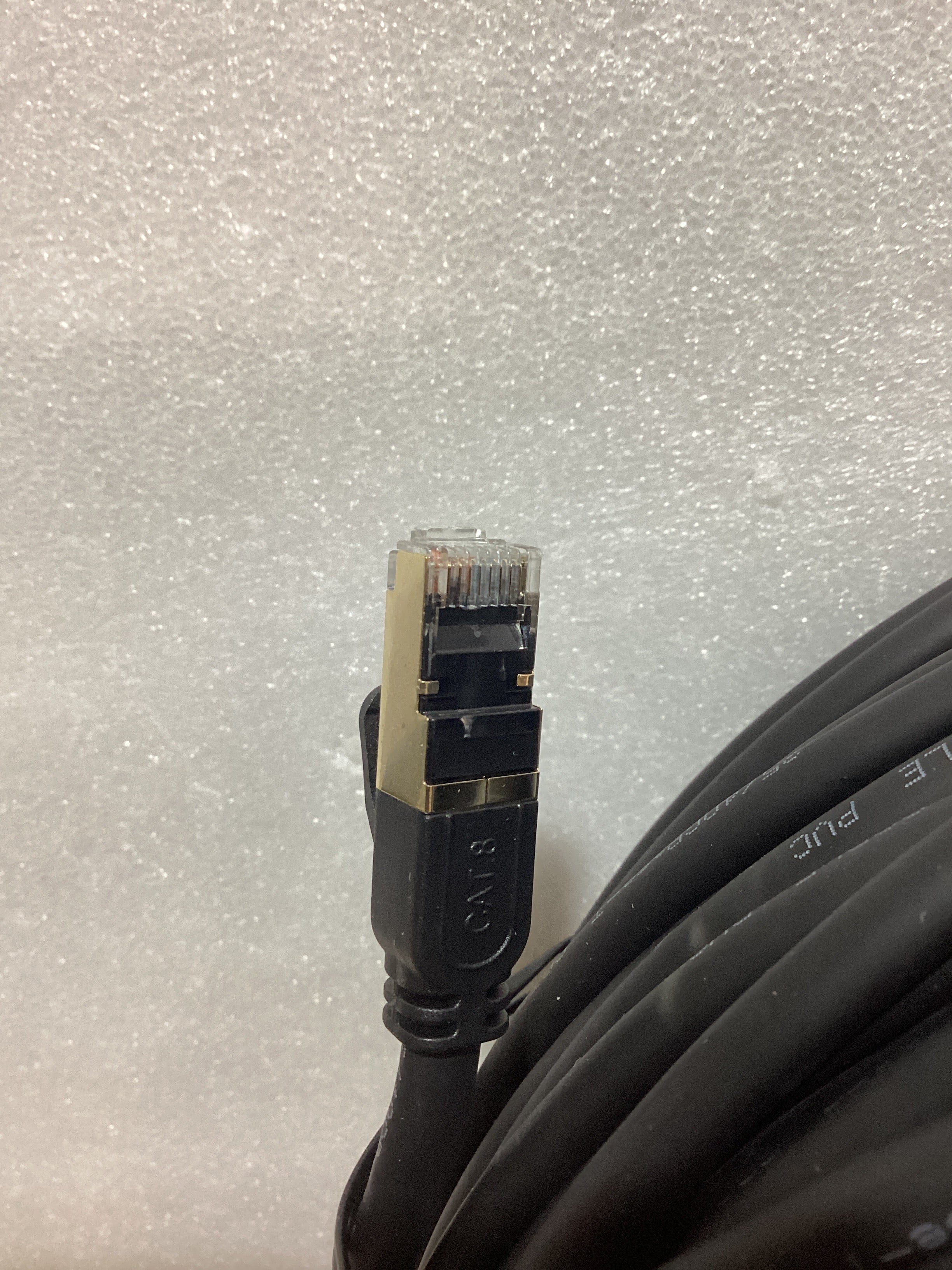 Cable Ethernet Cat8 250FT — 40Gbps, 2000MHz, Conector RJ45 Chapado en Oro, Interior y Exterior
