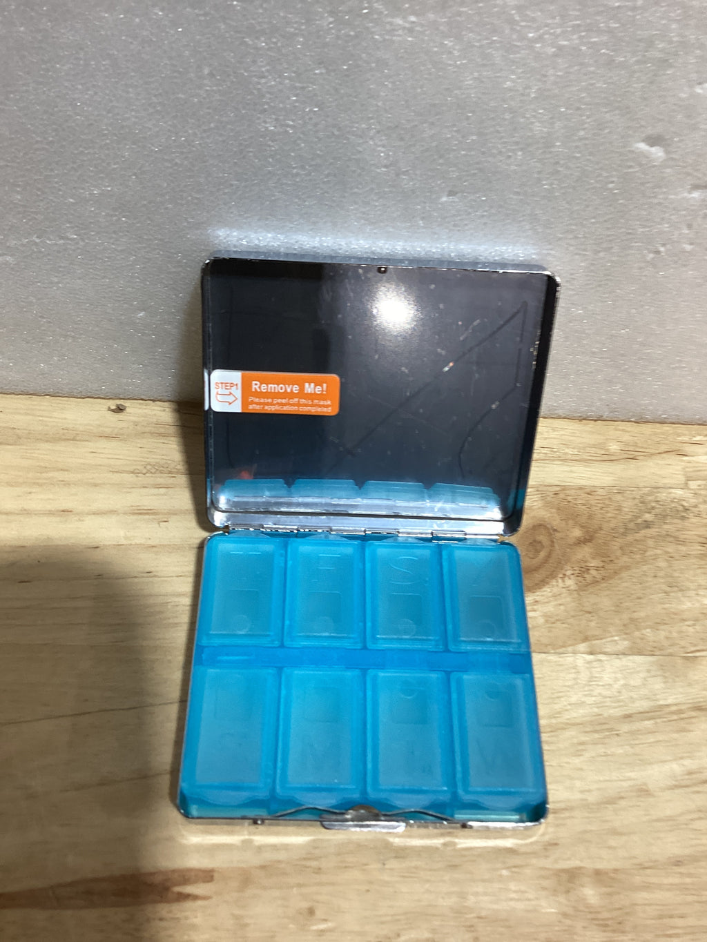 Caja de Pastillas Vintage Plateada con Espejo – Organizador Semanal de Viaje para Bolso