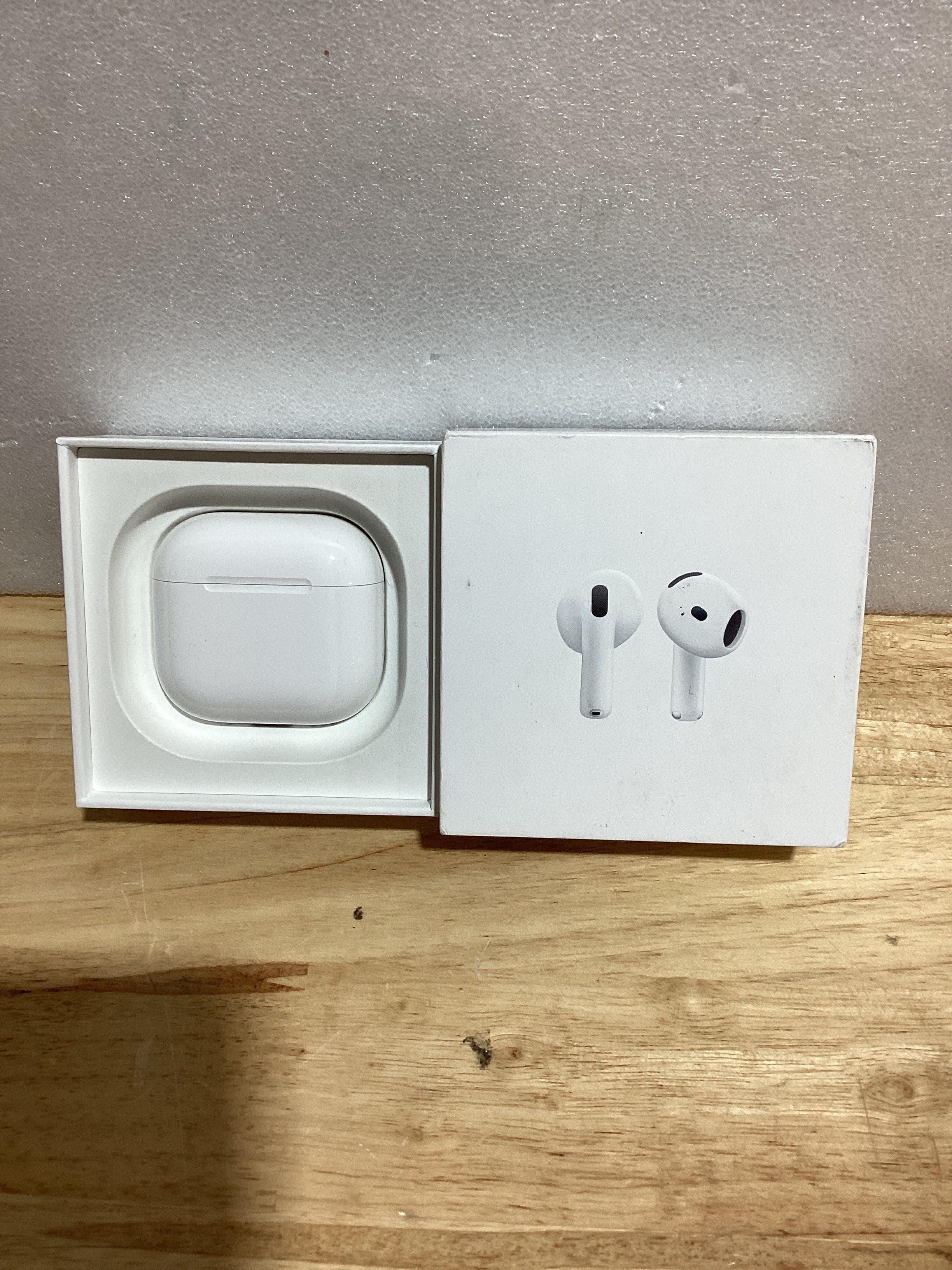 Apple AirPods 4 auriculares inalámbricos, auriculares Bluetooth, audio espacial personalizado, resistente al sudor y al agua, estuche de carga USB-C, chip H2, hasta 30 horas de duración de batería