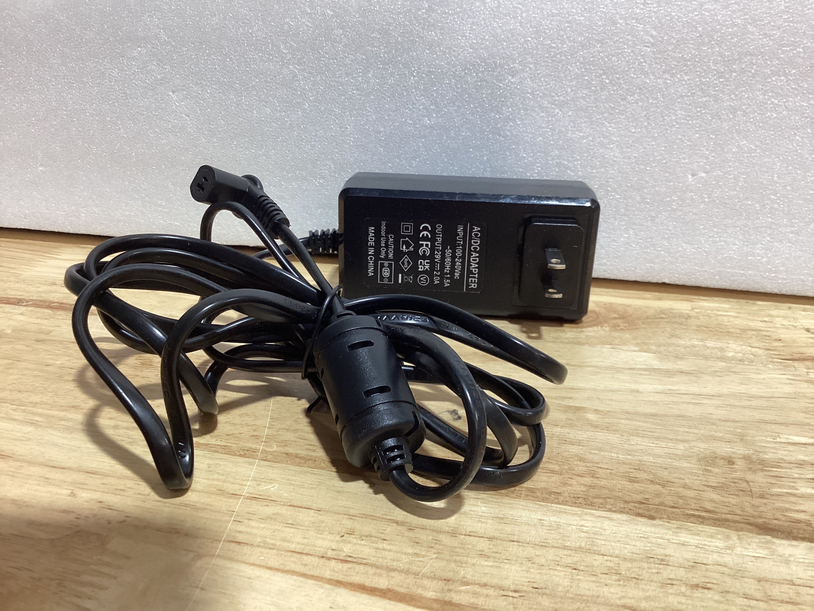 Fuente de Poder Universal 29V 2A para Sillón Reclinable y Silla Elevadora — Con Adaptador en L, Compatible con FS2900-2000 y ZBPOWER
