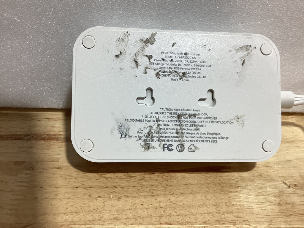 Regleta de Poder con Cable de 4.5m – 6 Tomas + 4 Puertos USB (2 USB-C) con Enchufe Plano y Protección para Hogar, Oficina y Dormitorio (PRESENTA USO, NO AFECTA SU FUNCIONALIDAD)