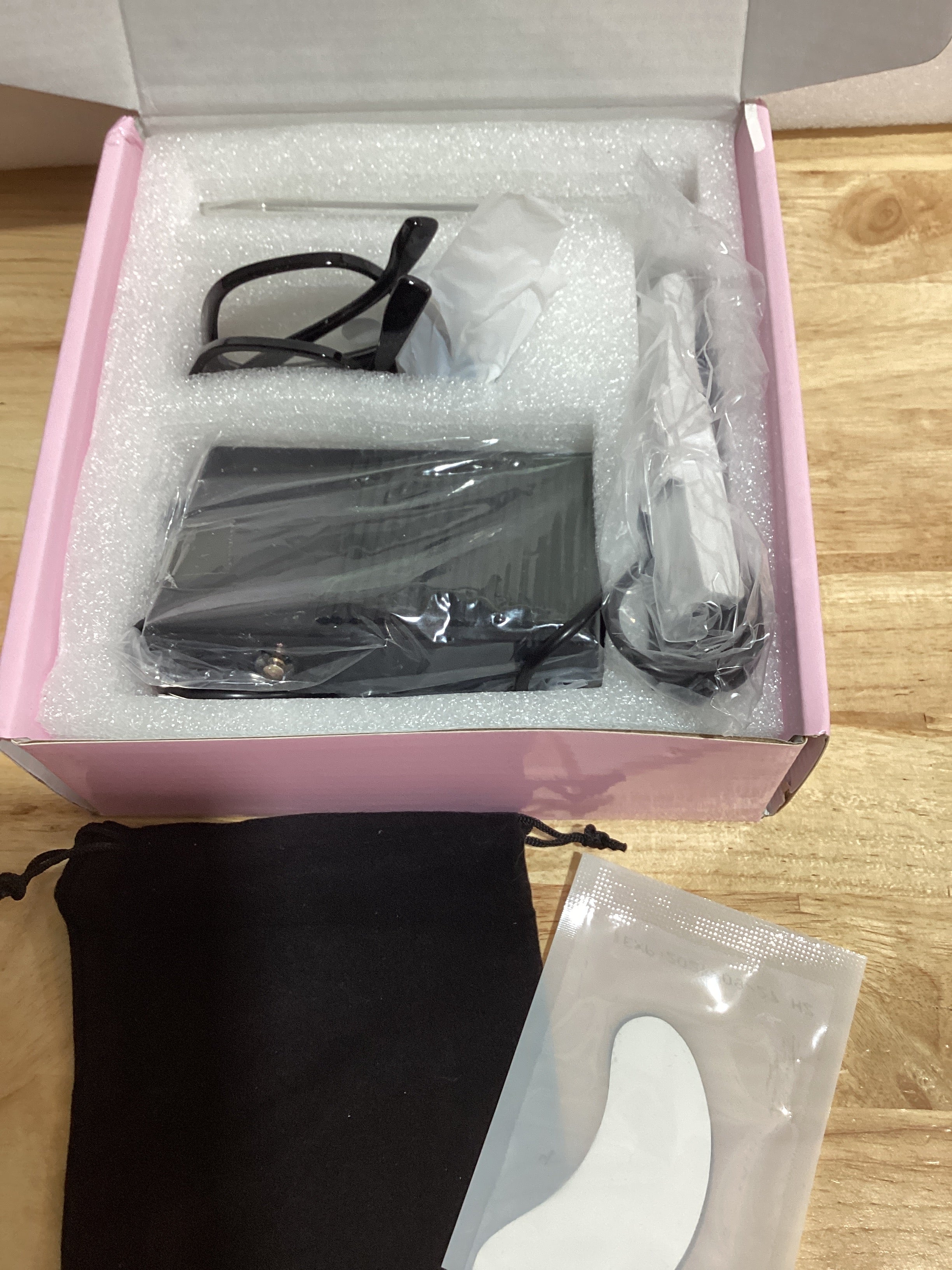 Lámpara UV Lezekar para Extensiones de Pestañas — Portátil con Pedal, Incluye Pinzas, Stickers y Gafas, Color Blanco