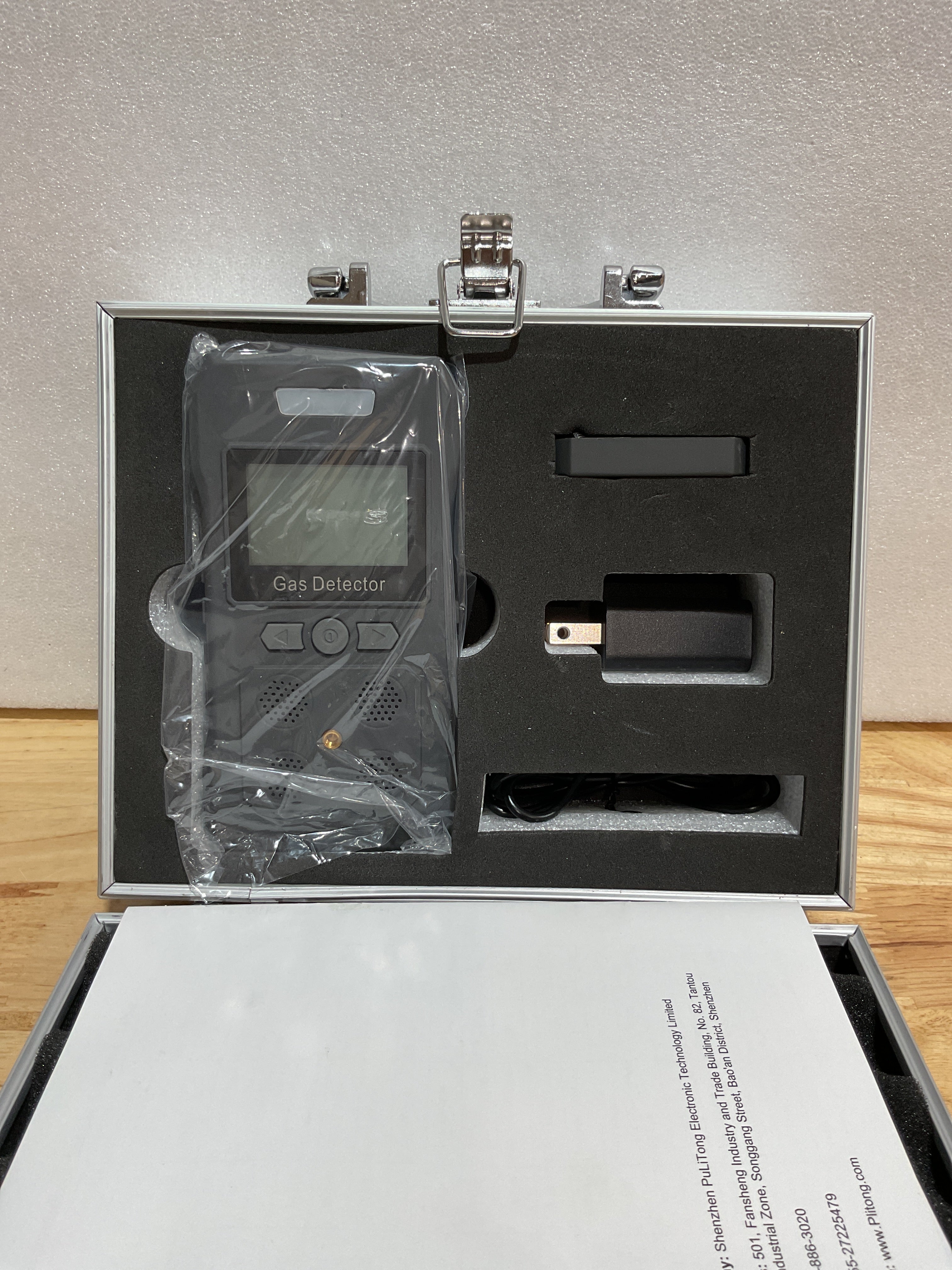 Monitor de 4 Gases HAOKESITE Portátil Recargable — Detector H2S, O2, CO y LEL con Pantalla LCD y Alarma Sonora, Visual y Vibratoria