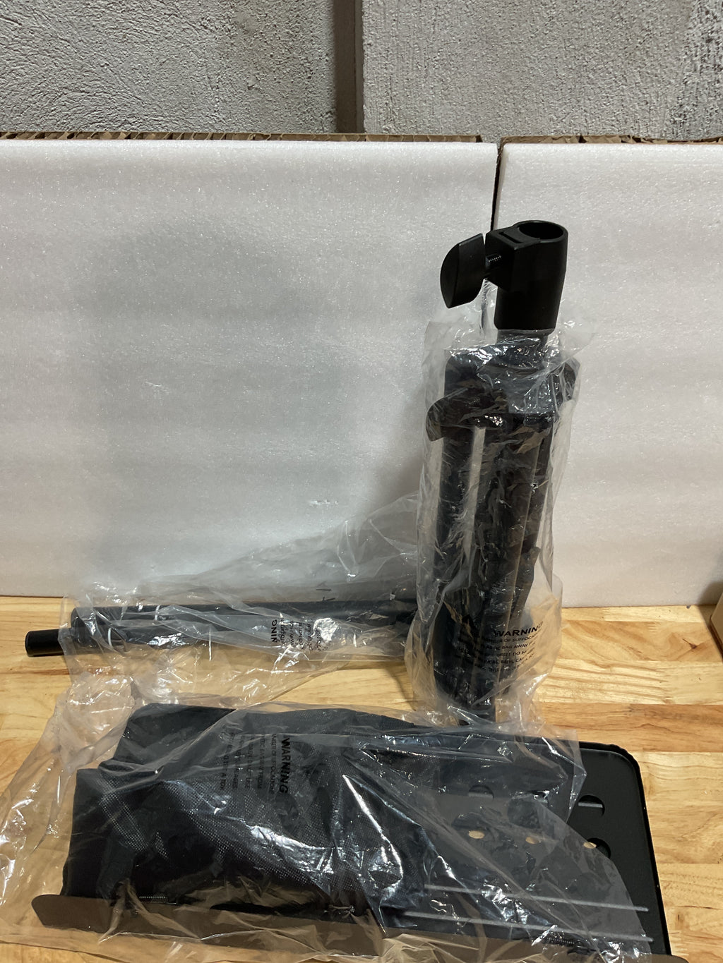 Atril de Música Profesional Vekkia de Metal Perforado – Plegable, Ajustable y Portátil con Bolso de Transporte