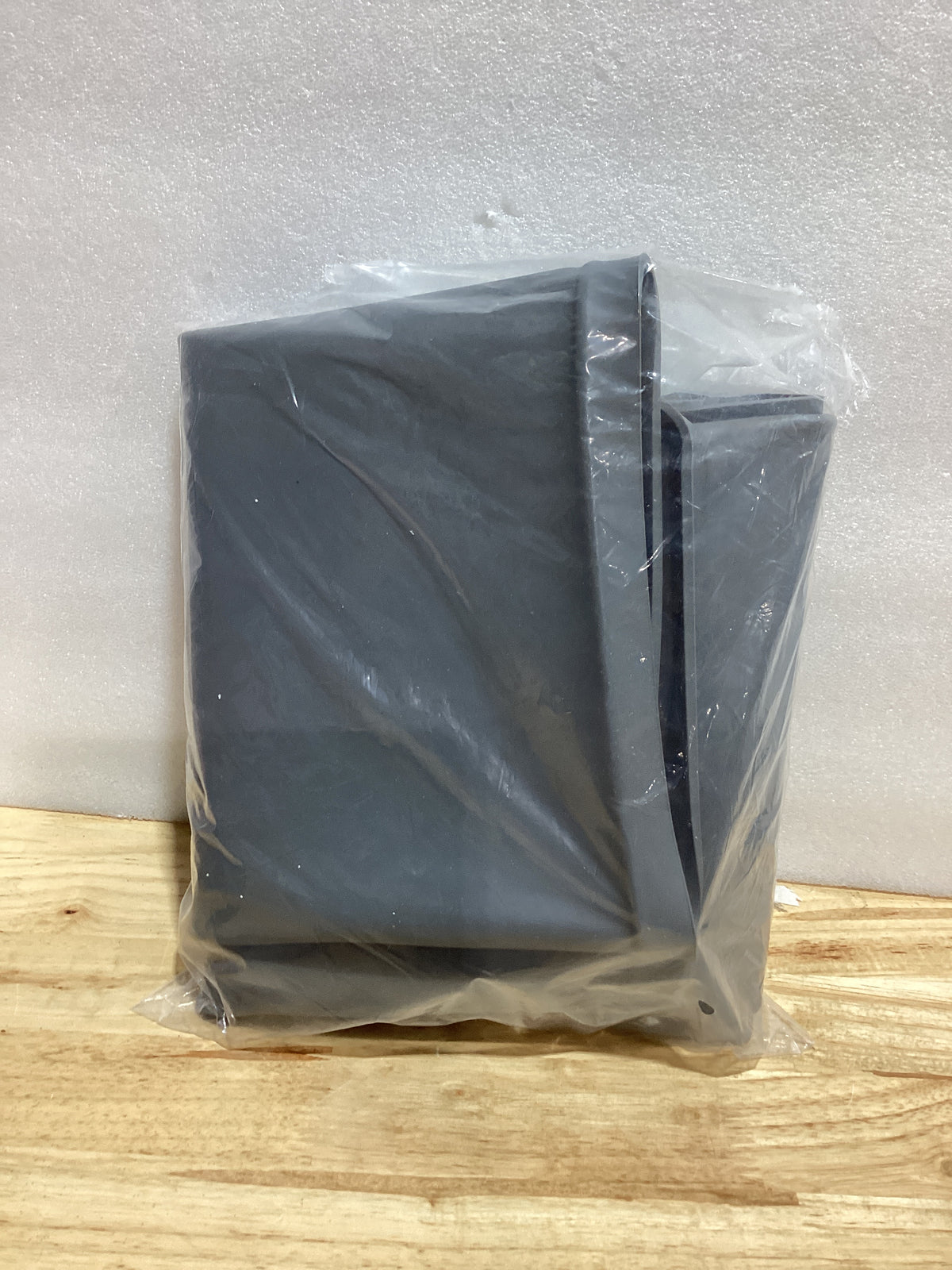 URMONA Tapete Impermeable de Silicona para Bajo del Fregadero 31" x 22" — Protector de Gabinete Gris Oscuro