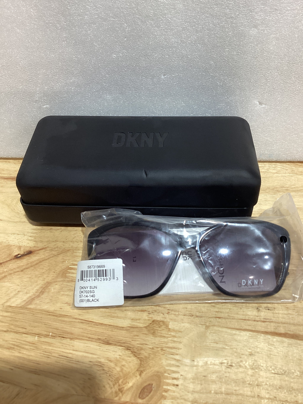 DKNY Gafas de Sol de Moda para Mujer Rx'able, DK702SG, Negro, 57-14-140, con Estuche