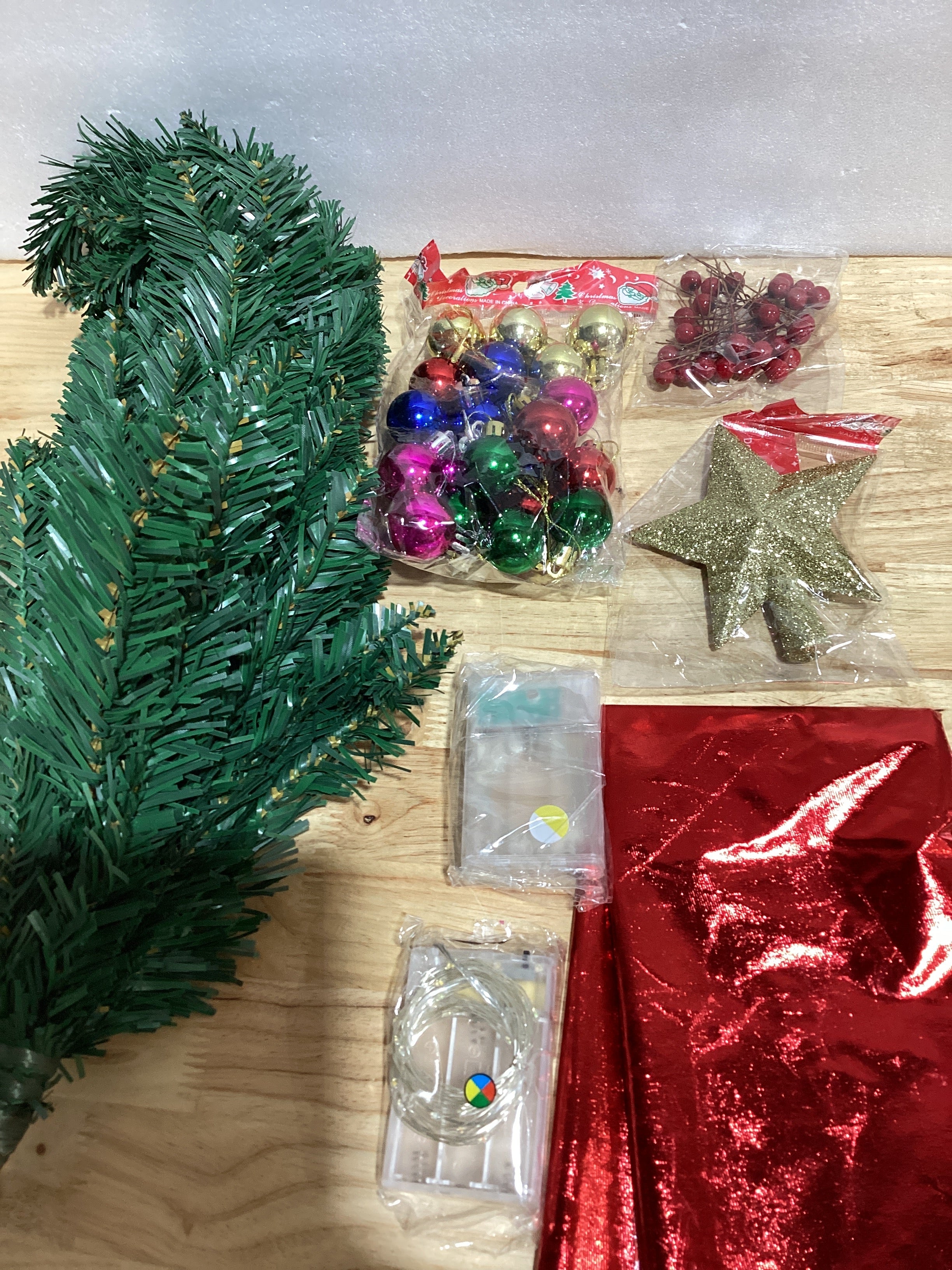 ⚠️ Ver Fotos para Accesorios Incluidos – Mini Árbol de Navidad Juegoal 24" 50 Luces LED DIY | Mesa