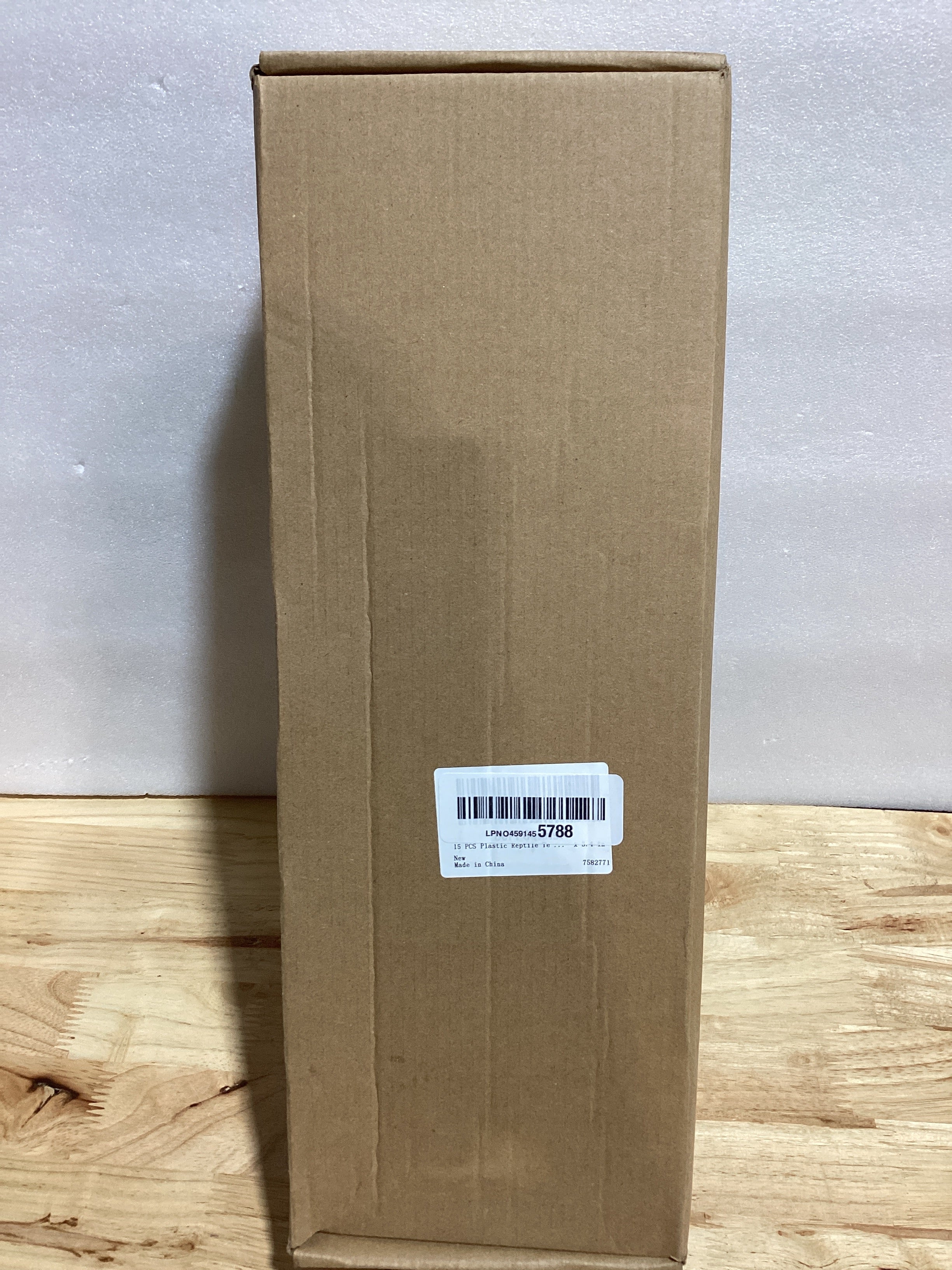 Terrario Portátil para Reptiles Pack 15 Cajas Transparentes — Ventilación, 5 Colores de Tapa, 5x3.4x3.4 Pulgadas