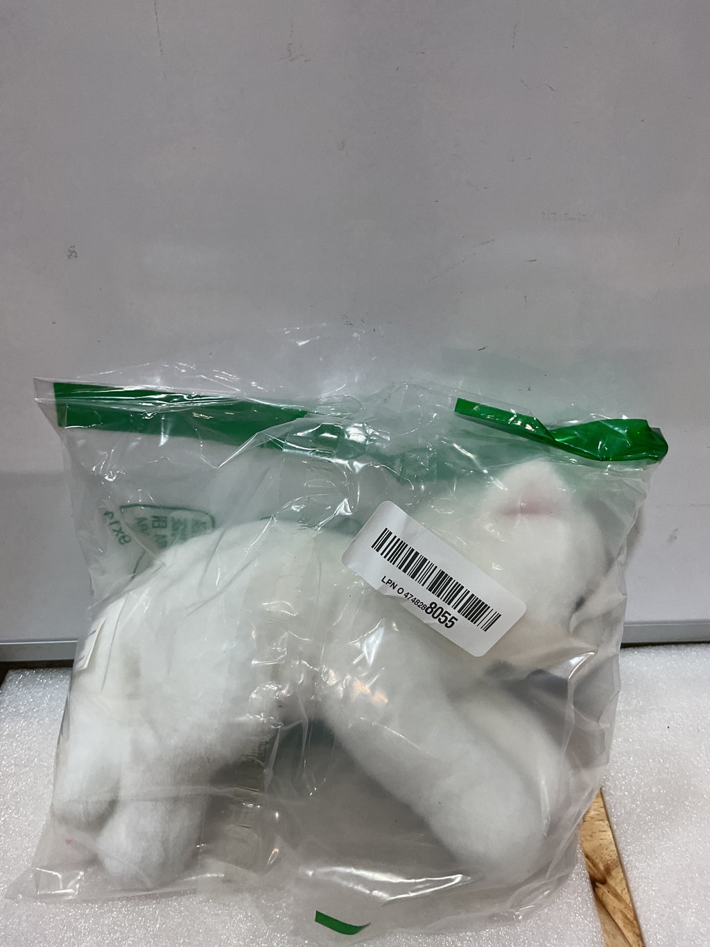 Peluche Gato Blanco Bearington Lil' Muffin 20 cm – Suave, Realista y Adorable