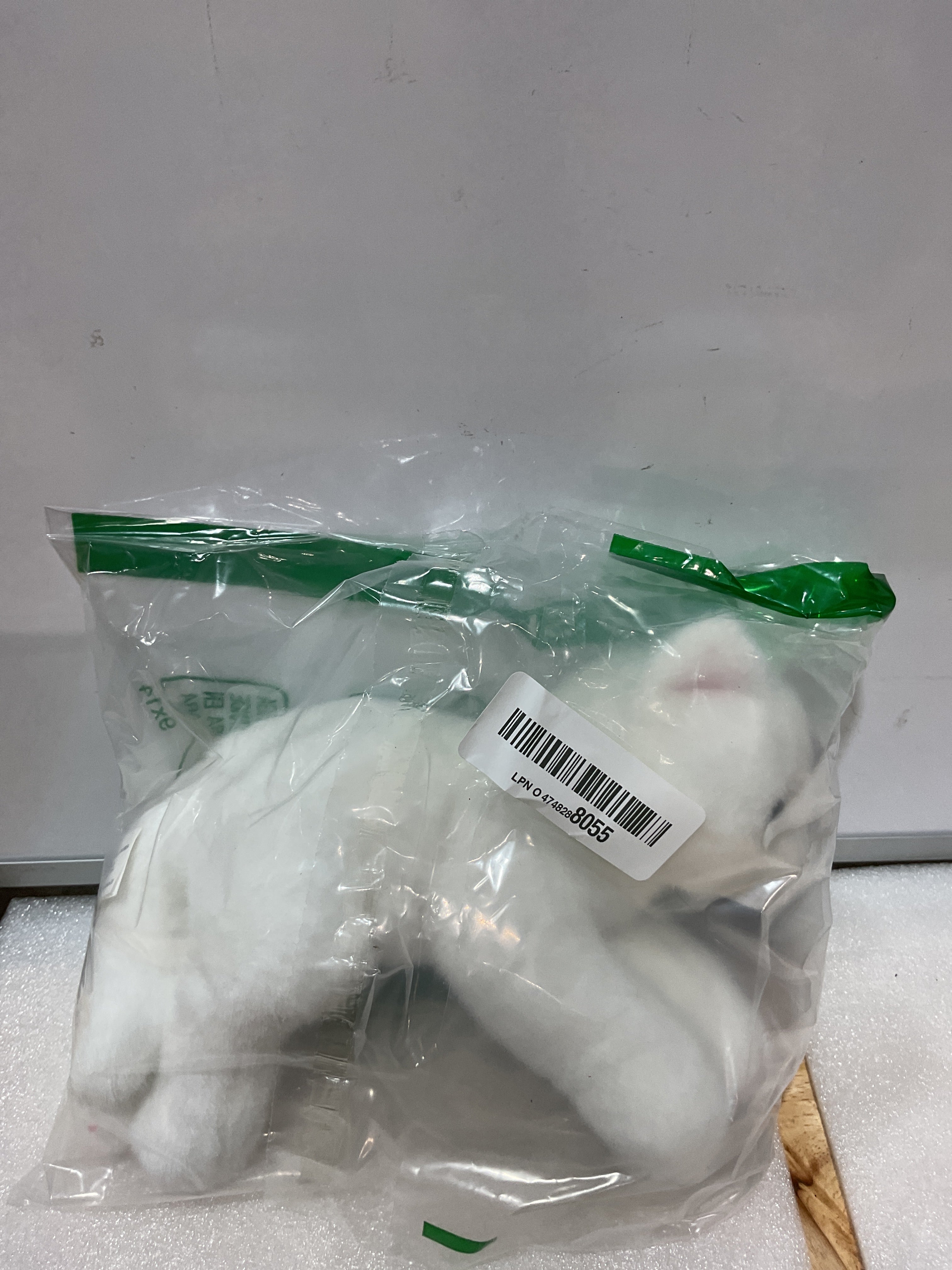 Peluche Gato Blanco Bearington Lil' Muffin 20 cm – Suave, Realista y Adorable