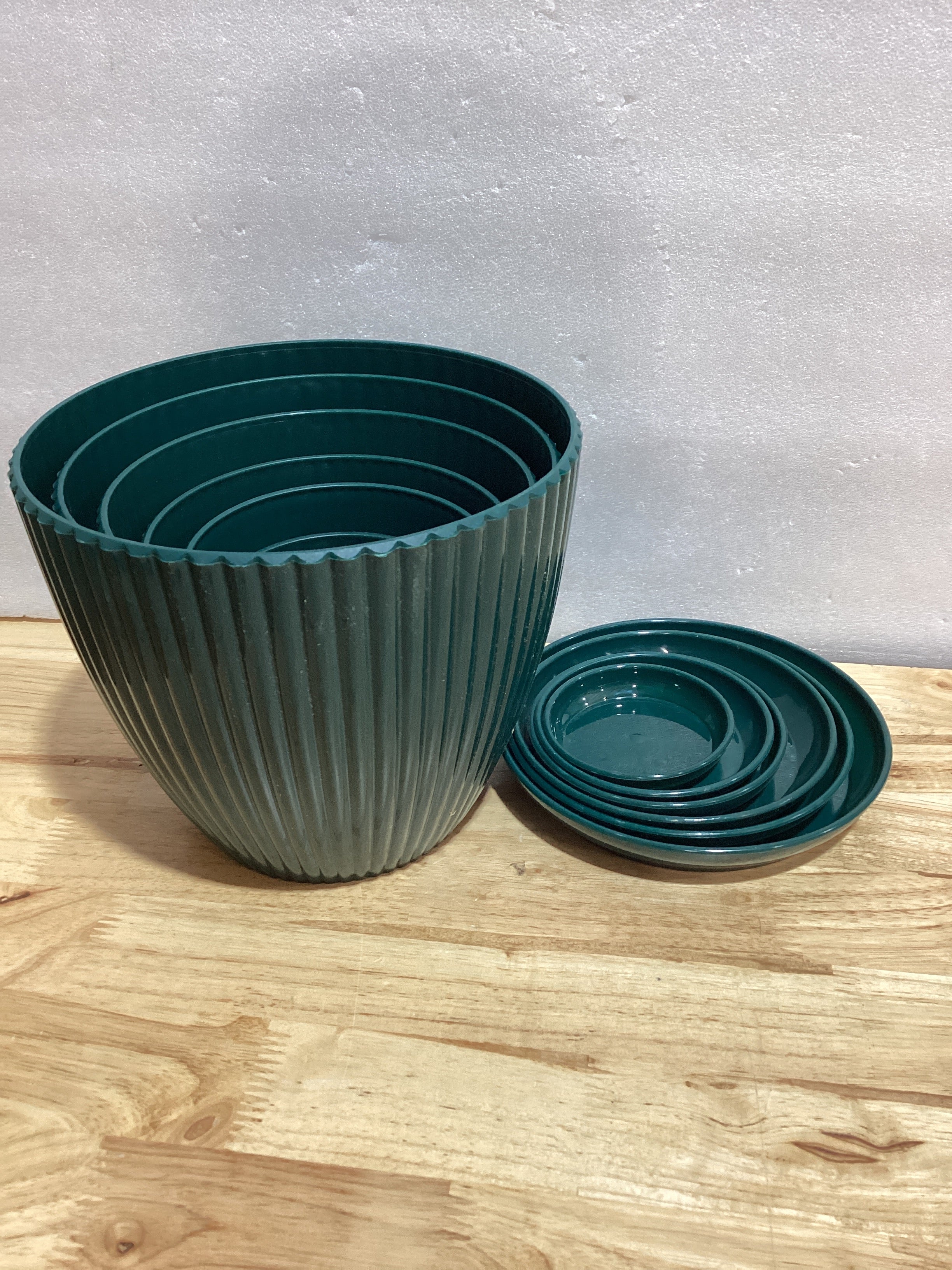 Macetas de interior con platillos y drenaje - Paquete de 6 macetas de flores - Maceteros de plástico para plantas de interior - Tamaños de 7.5/6.6/5.8/5.0/4.3/3.5 pulgadas para todos los