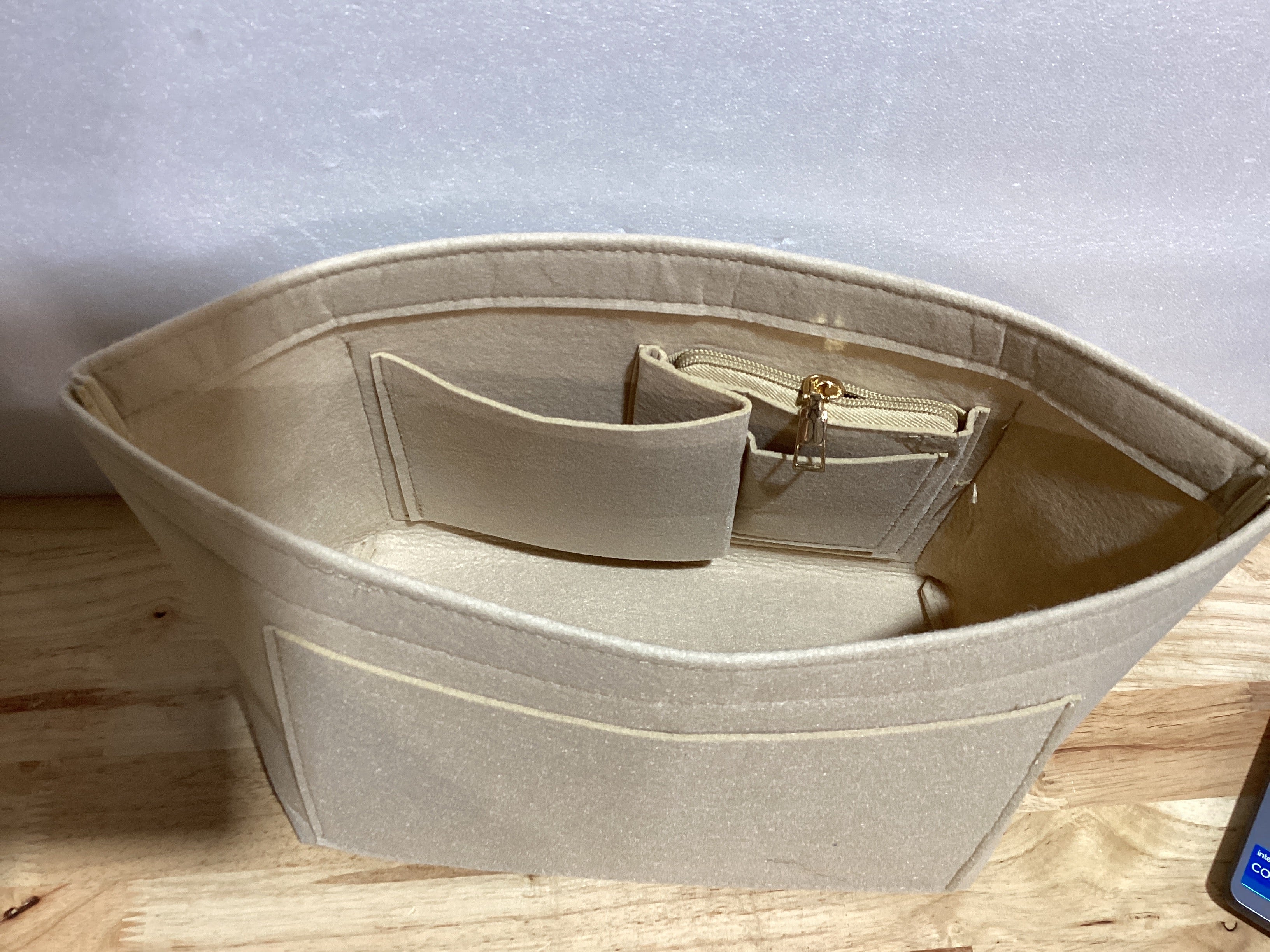 OPPOSHE Organizador de Bolso para Bolsos de Mano, Organizador de Inserción de Bolso de Fieltro Suave para Bolso de Mano, Compatible con LV, Coach, MK, Kate Spade, Goyard, Longchamp (Beige, Mediano)