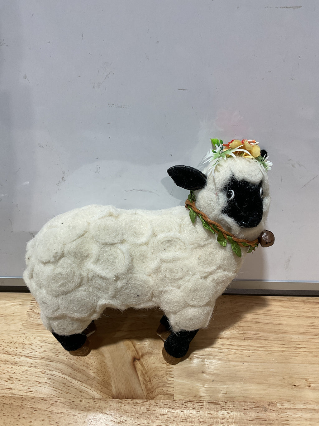 Figura Decorativa Oveja Floral Primitives by Kathy – Adorno Artesanal para el Hogar
