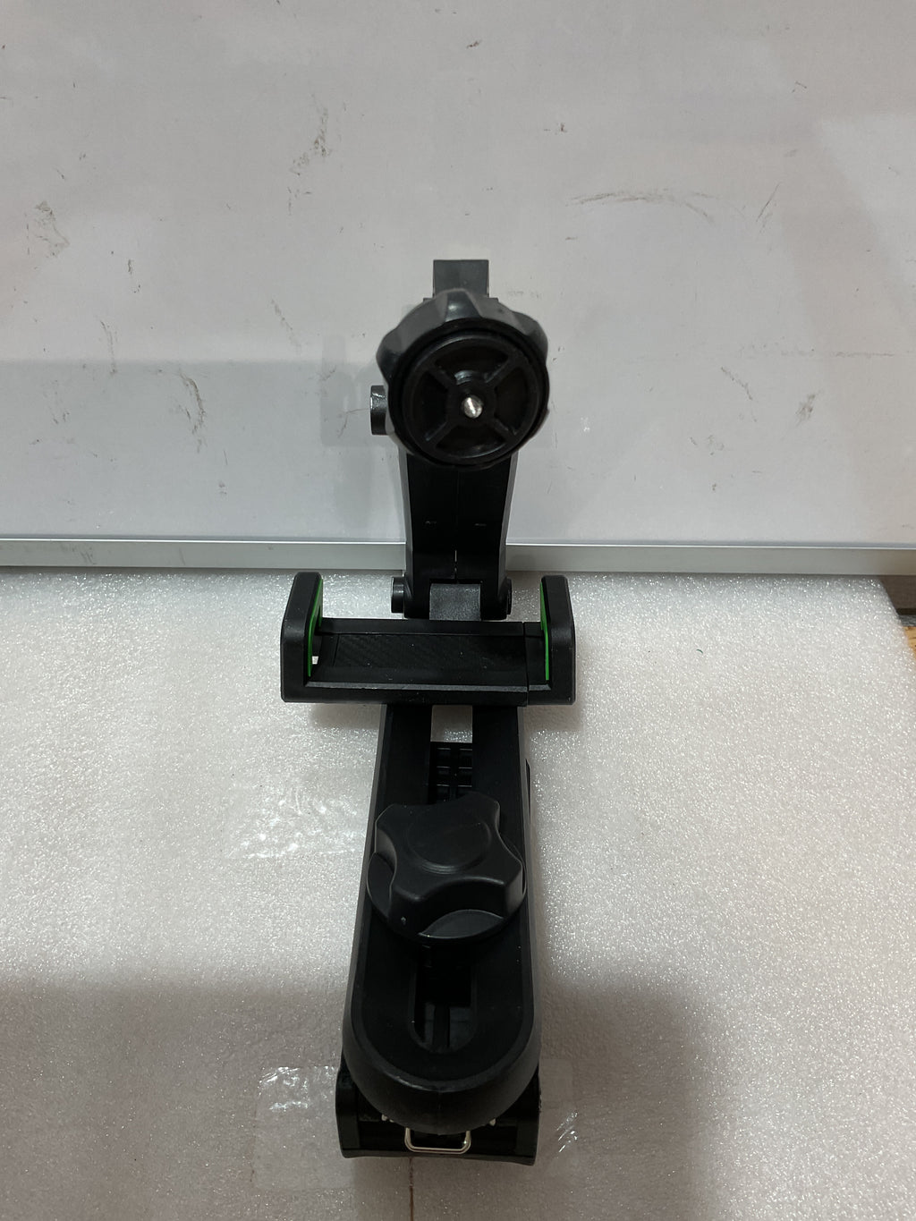 Soporte de Teléfono para Visera de Auto con Giro 360° y Brazo Ajustable 180° — Universal