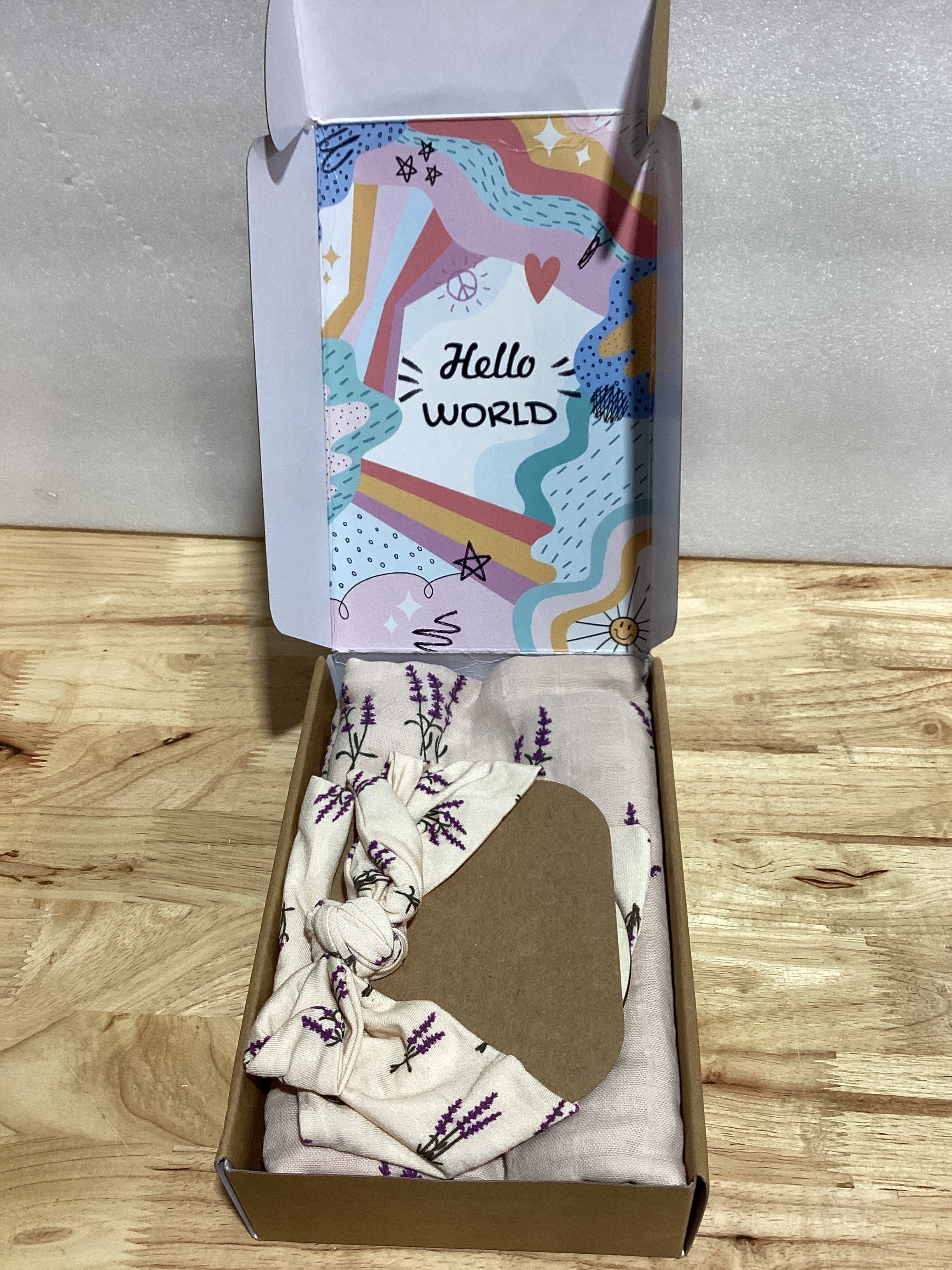 LifeTree Mantas Muselina para Bebé – Set con Diadema, Gorro y Tarjeta de Nacimiento | Patrón Lavanda