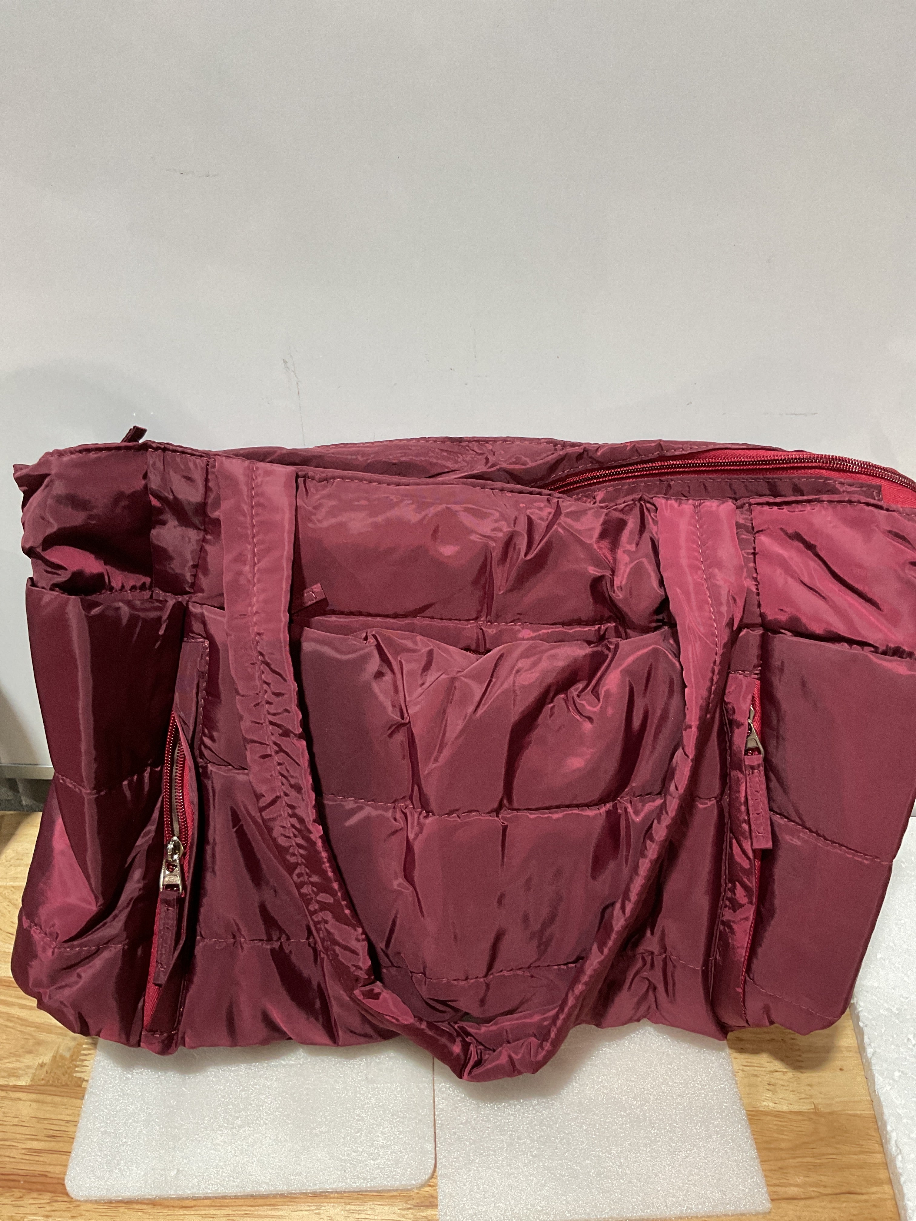 Bolso Tote Acolchado Bagstellar para Mujer – Color Rojo | Ligero y Versátil