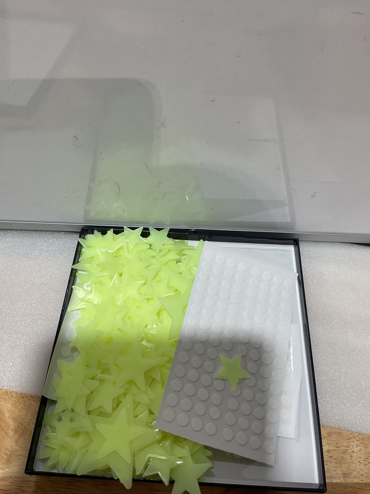 Estrellas Fluorescentes que Brillan en la Oscuridad — Stickers para Techo y Decoración de Habitación