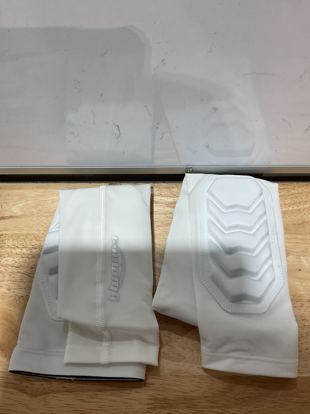 Coderas Acolchadas COOLOMG para Fútbol, Baloncesto y Voleibol | Protección Antebrazo Talla S Blanco