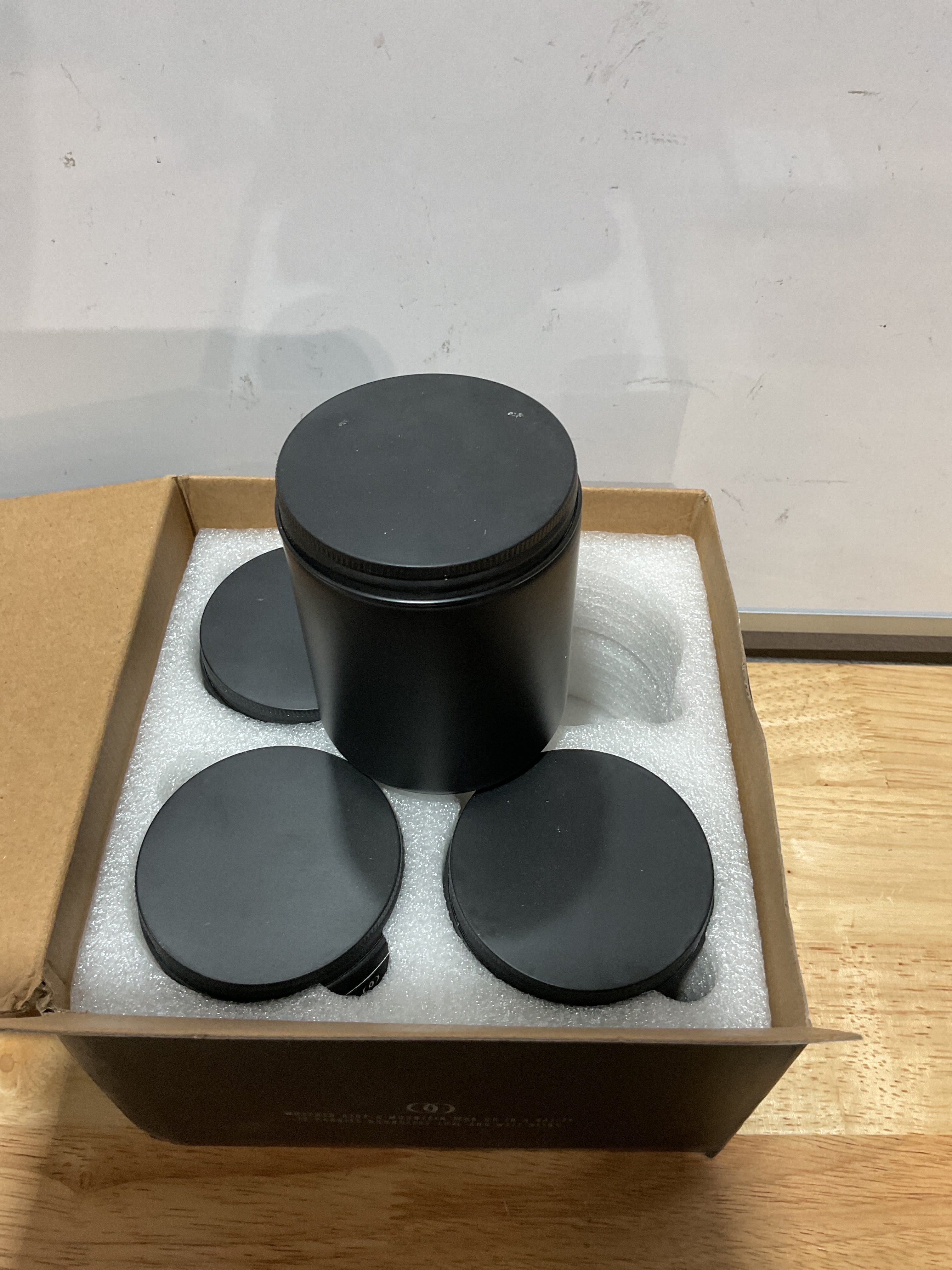 Velas Aromáticas para Hombre AOOVOO — Set de 4 | Cera de Soja 36oz | 200 Horas