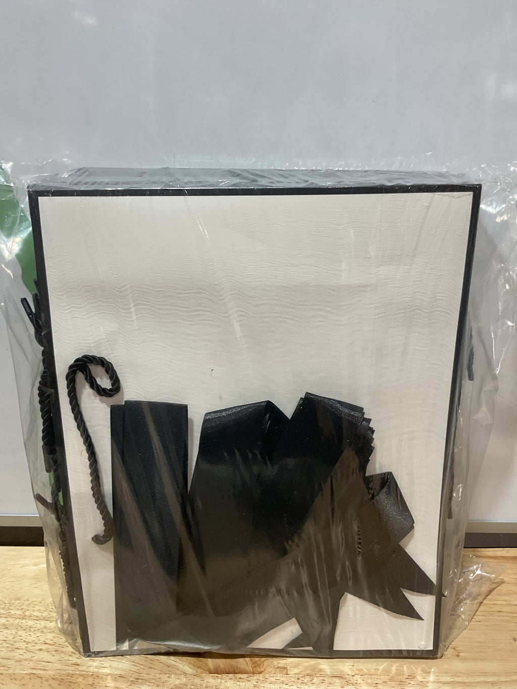 Bolsas de Regalo con Asas x24 – Medianas y Grandes con Moño y Cinta | Blanco y Negro