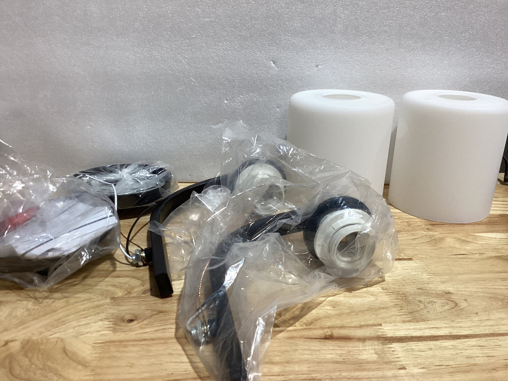 Aplique de Pared 2 Luces Moderno Negro Mate — Pantallas de Vidrio Blanco Lechoso, Socket E26, Para Baño, Dormitorio y Pasillo (Bombillas No Incluidas)