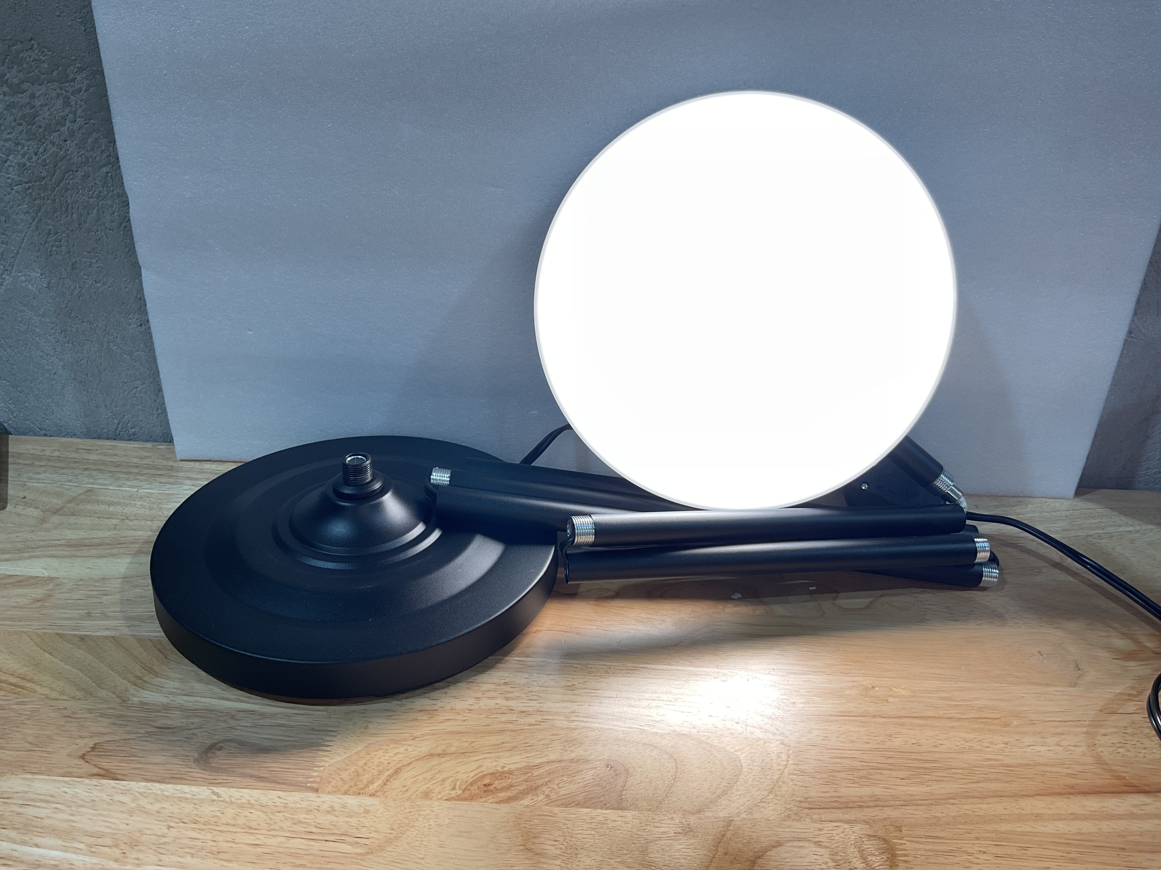 Lámpara de Pie Hanaking | 30W / 2600LM, Control Remoto, 4 Temperaturas de Color, Regulable, Cabezal 350°