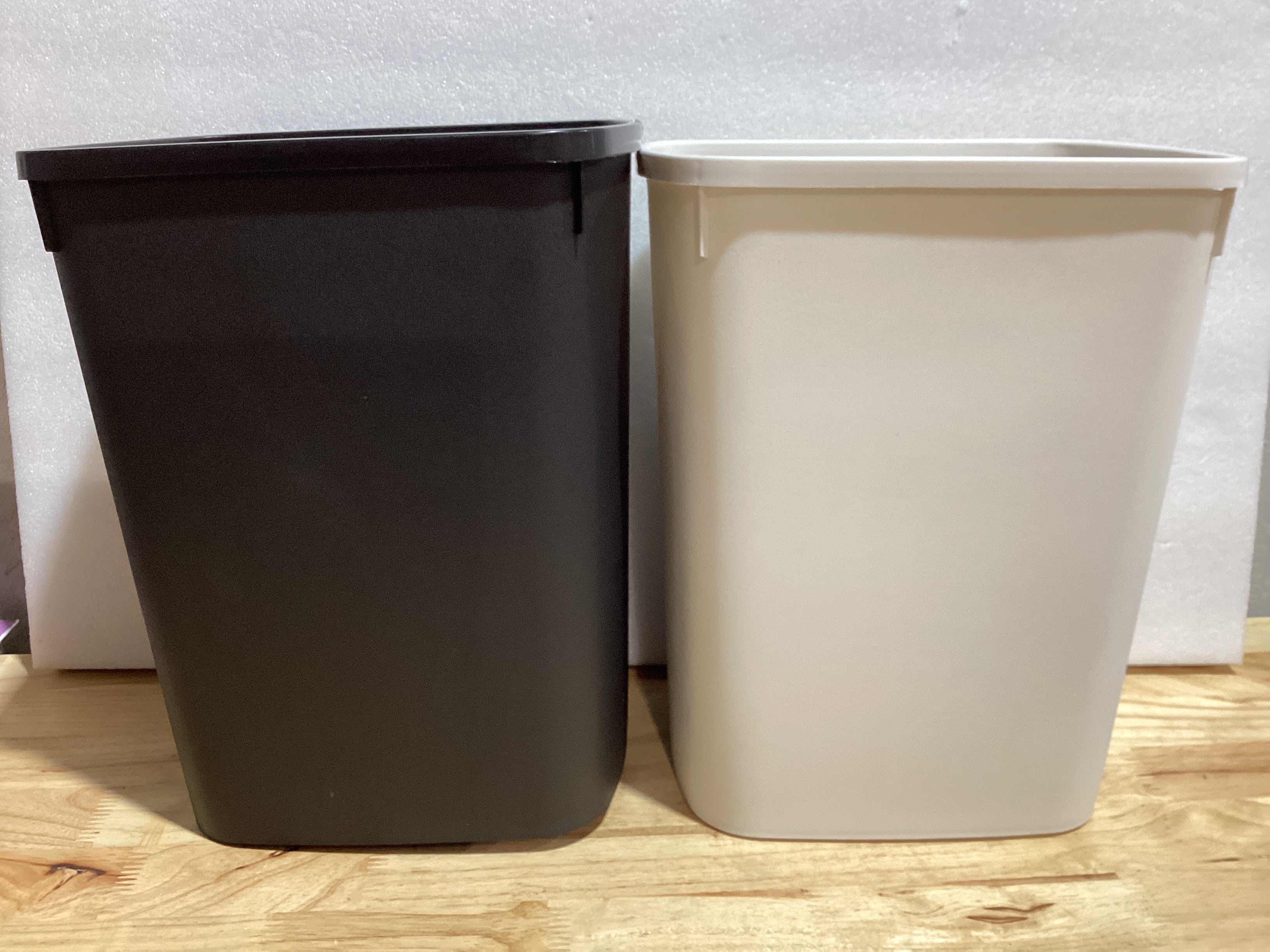⚠️ NOTA IMPORTANTE: EL SET INCLUYE 2 BLANCO/NEGRO | CEROELDA – Pack Cestos de Basura con Tapa | 10L / 2.6 Gal | Tapa de Presión | Diseño Slim | Para Baño, Oficina y Dormitorio