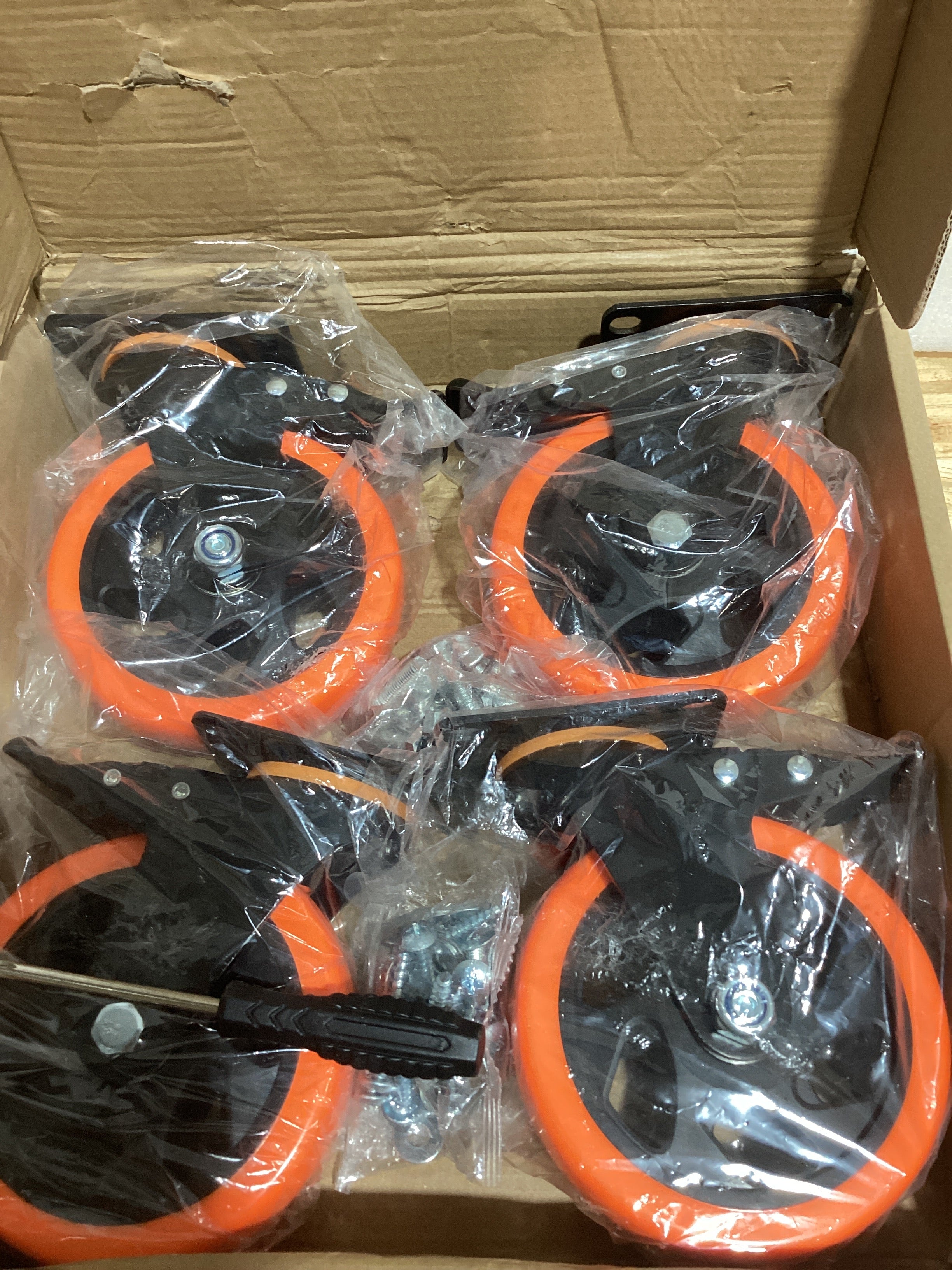 Ruedas Giratorias Industriales 5 Pulgadas con Freno – Set x4 para Muebles y Banco de Trabajo | Kit de Hardware Incluido