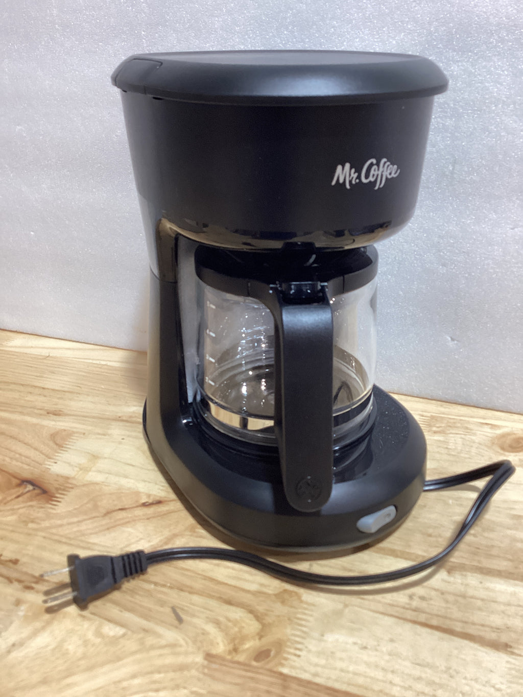 Cafetera Mr. Coffee Mini Brew 5 Tazas – Compacta, Rápida y Fácil de Usar | Negro