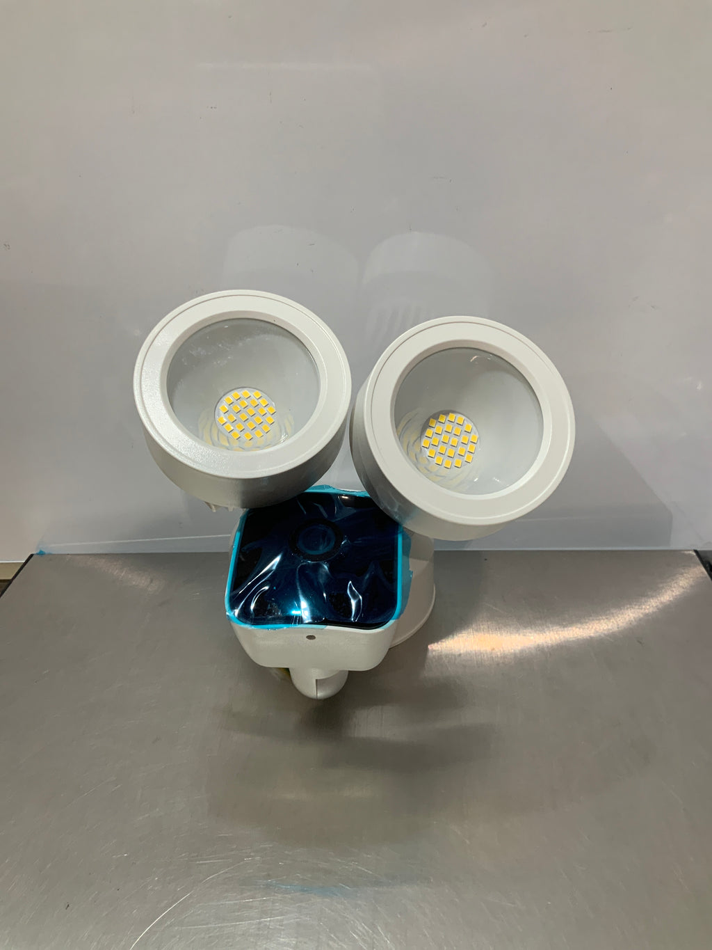 Cámara de Seguridad Exterior con Reflector | 3K UHD | Visión Nocturna a Color | Sirena 105 dB | Compatible con Alexa (Copia)