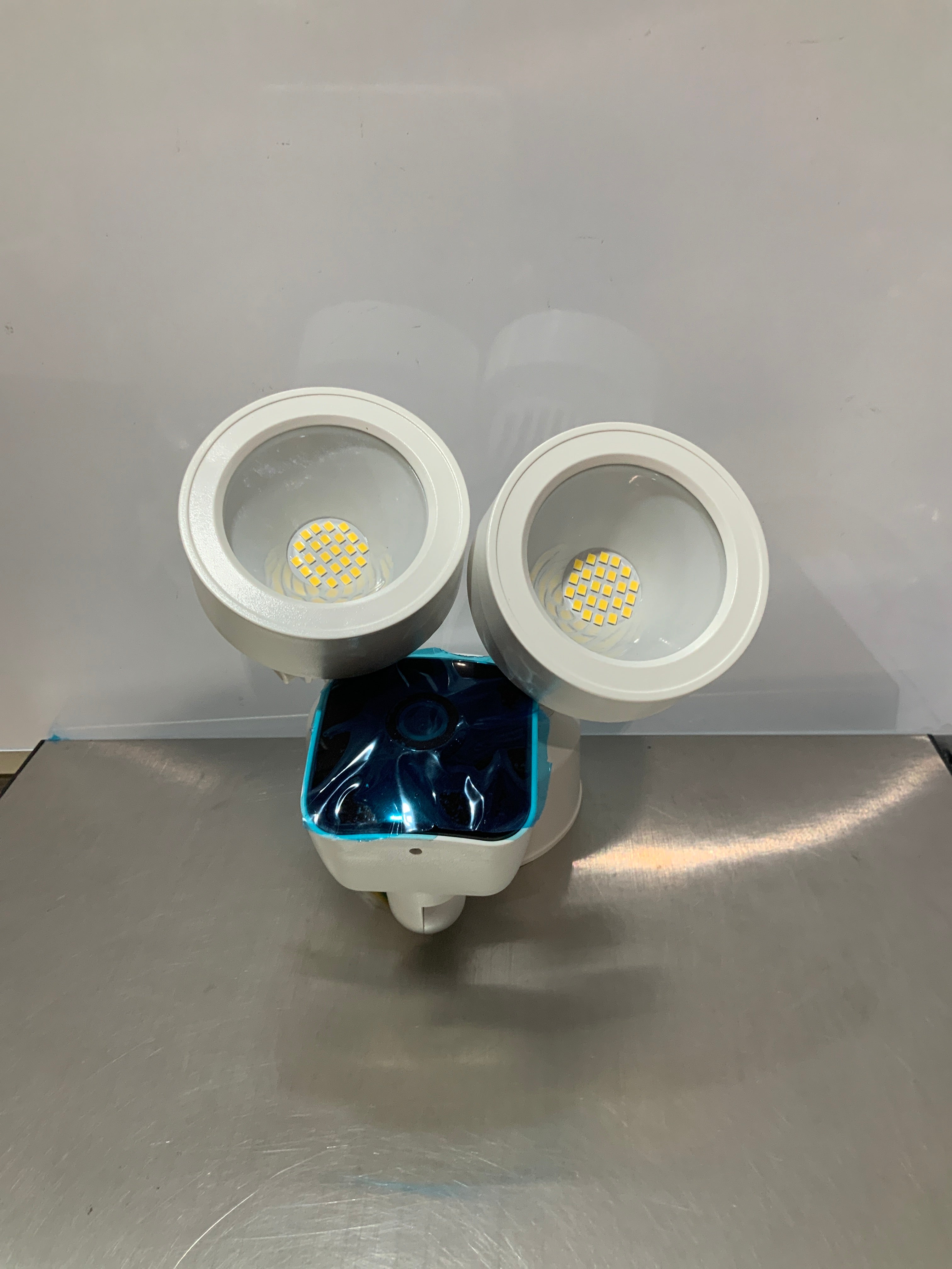 Cámara de Seguridad Exterior con Reflector | 3K UHD | Visión Nocturna a Color | Sirena 105 dB | Compatible con Alexa (Copia)