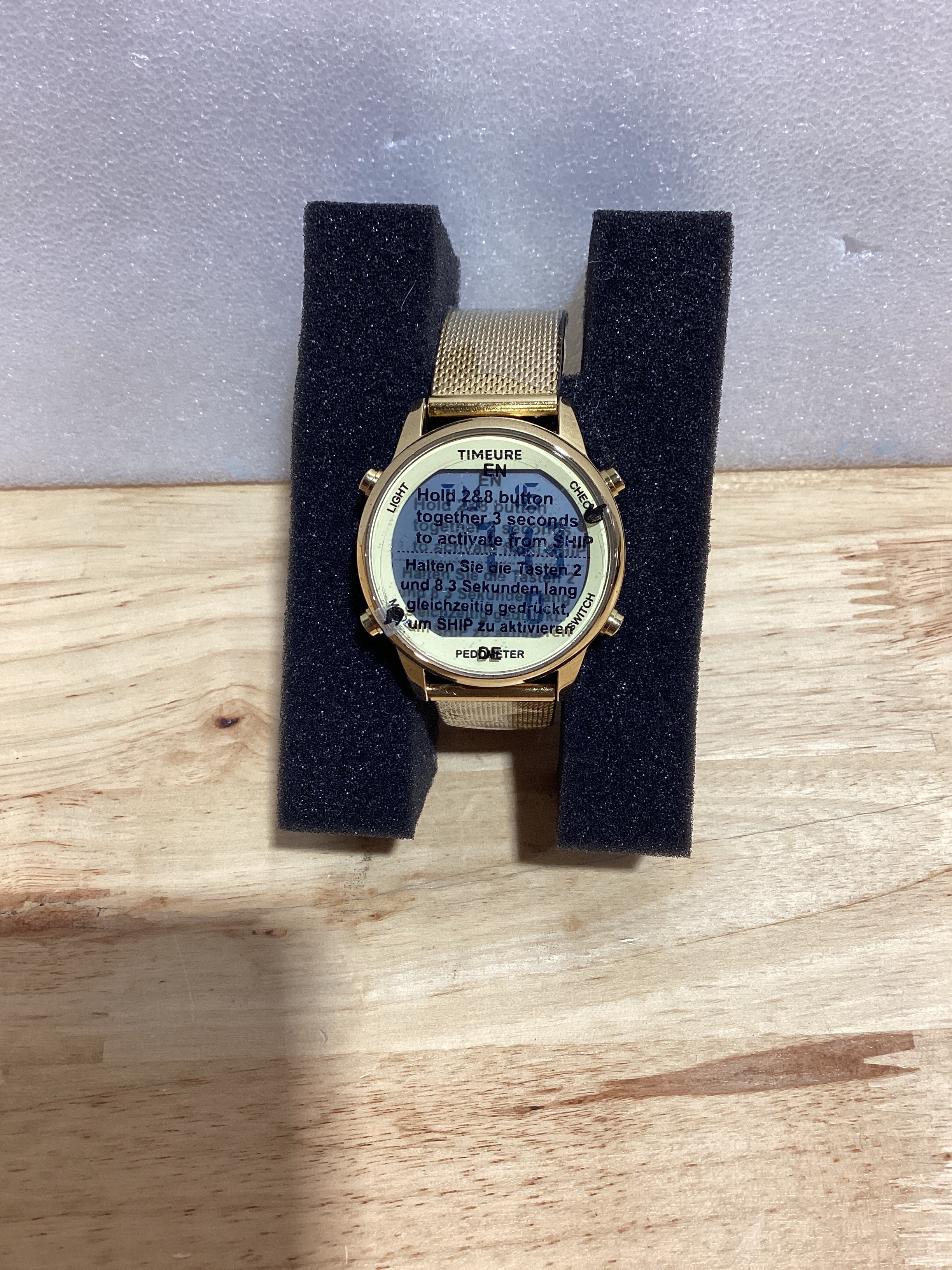 Reloj Podómetro para Mujer TIMEURE TU-2401 – Pulsera de Acero Inoxidable Dorada, Sin App ni Carga